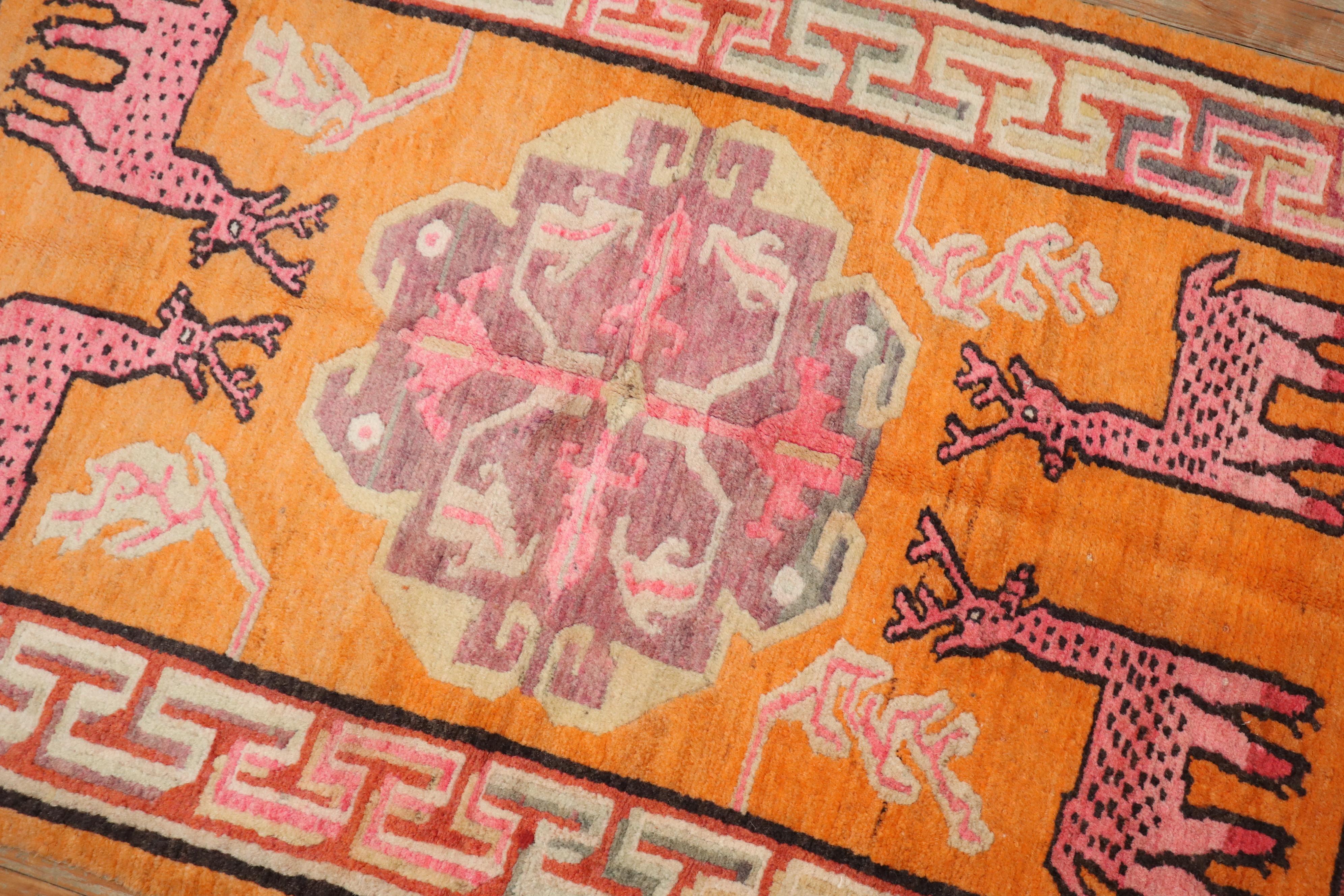 Zabihi Collection Deer Tibetan Floral Pictorial Rug (Chinesischer Export) im Angebot