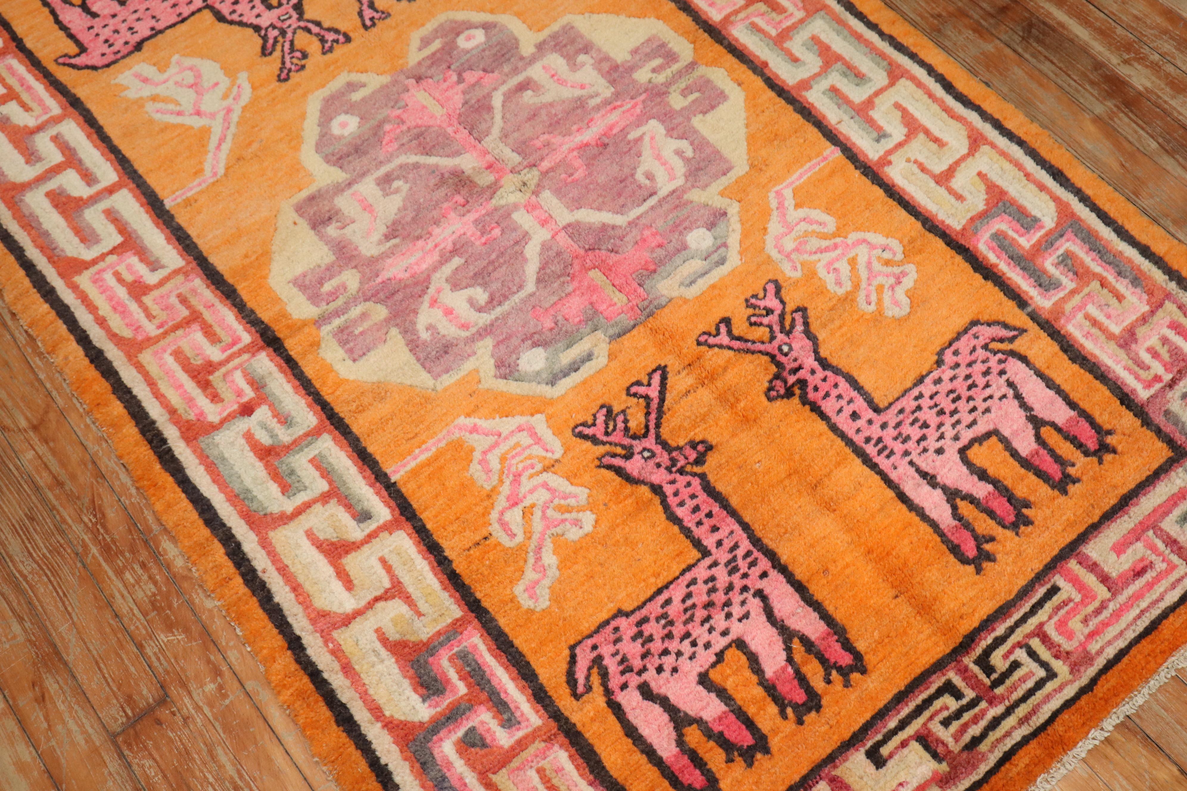 Zabihi Collection Deer Tibetan Floral Pictorial Rug (Tibetisch) im Angebot
