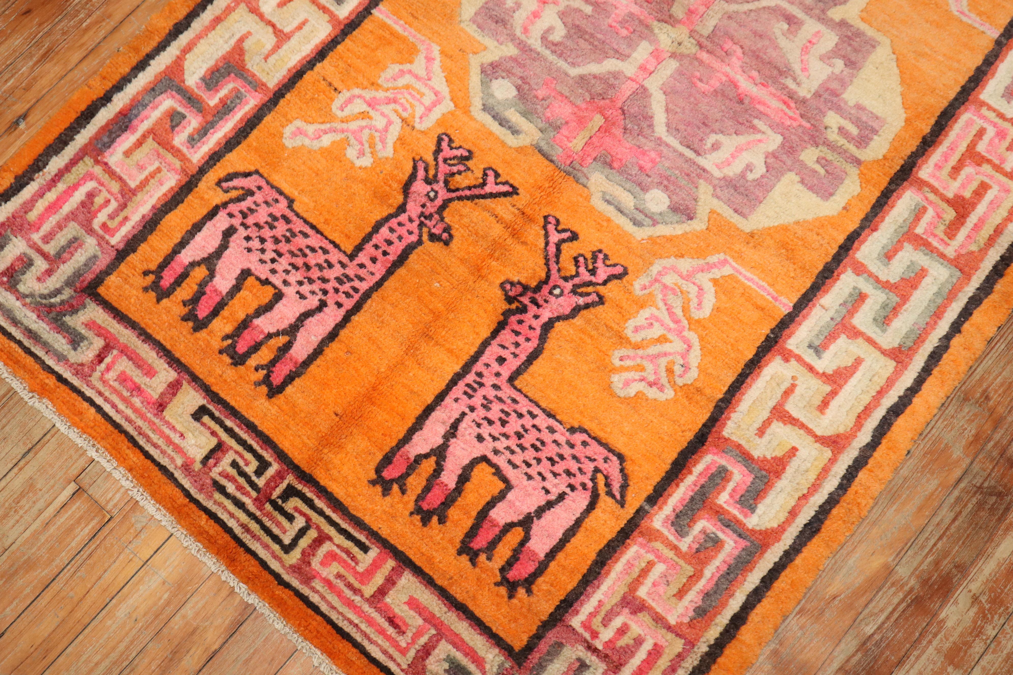 Zabihi Collection Deer Tibetan Floral Pictorial Rug (20. Jahrhundert) im Angebot