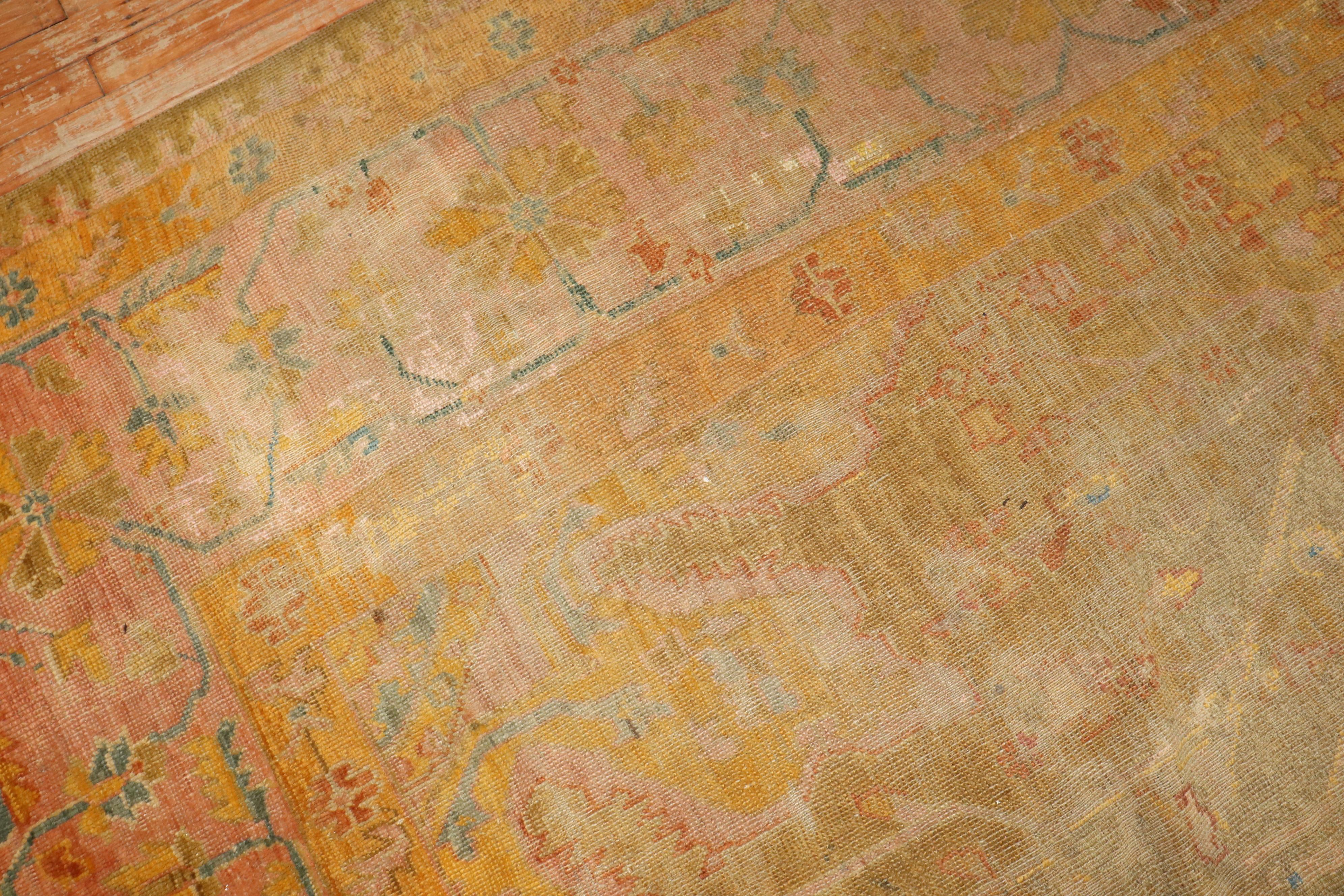 Zabihi Kollektion Distressed Bunt antiker türkischer Oushak-Teppich aus dem 19. Jahrhundert im Angebot 8