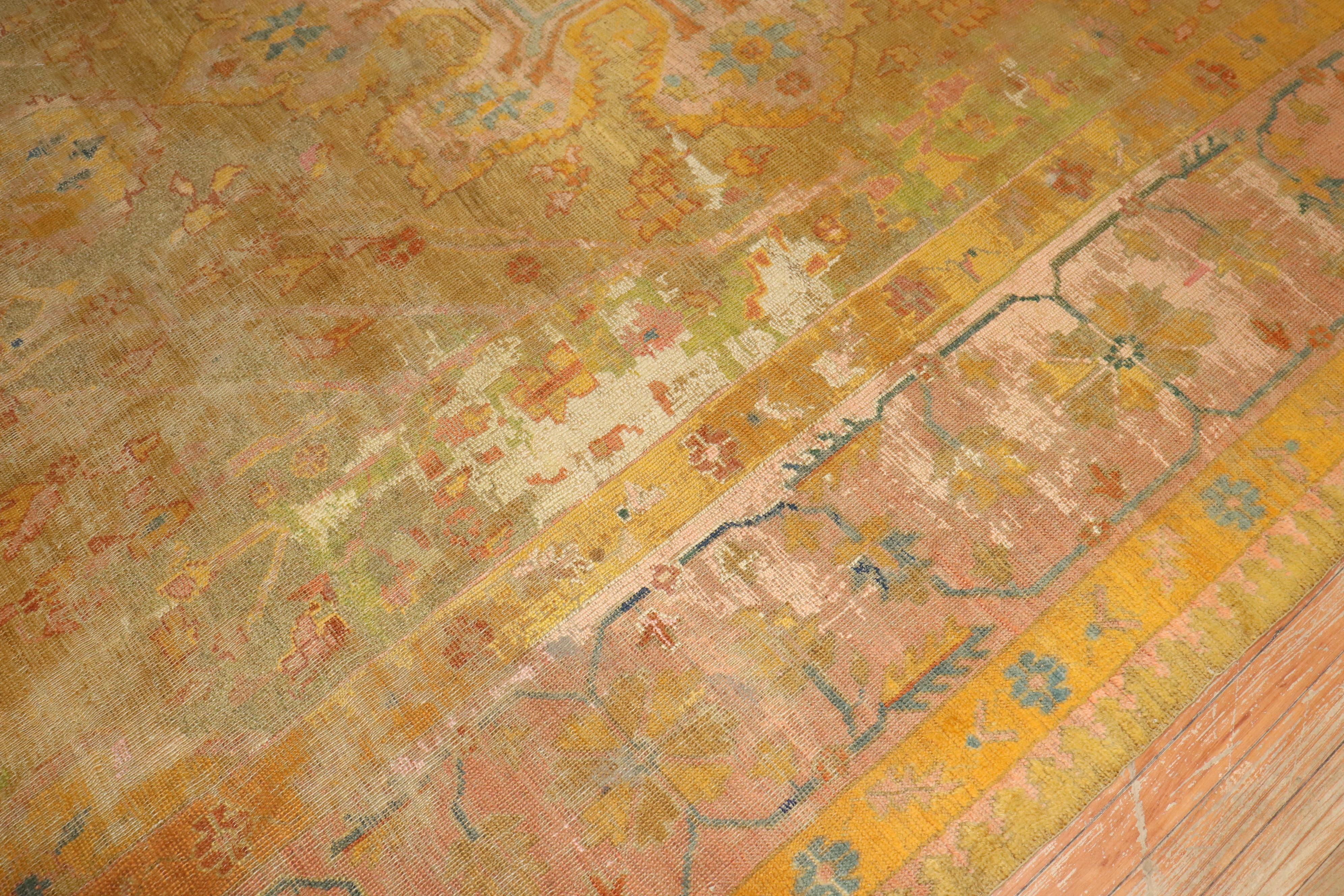 Zabihi Kollektion Distressed Bunt antiker türkischer Oushak-Teppich aus dem 19. Jahrhundert im Angebot 9