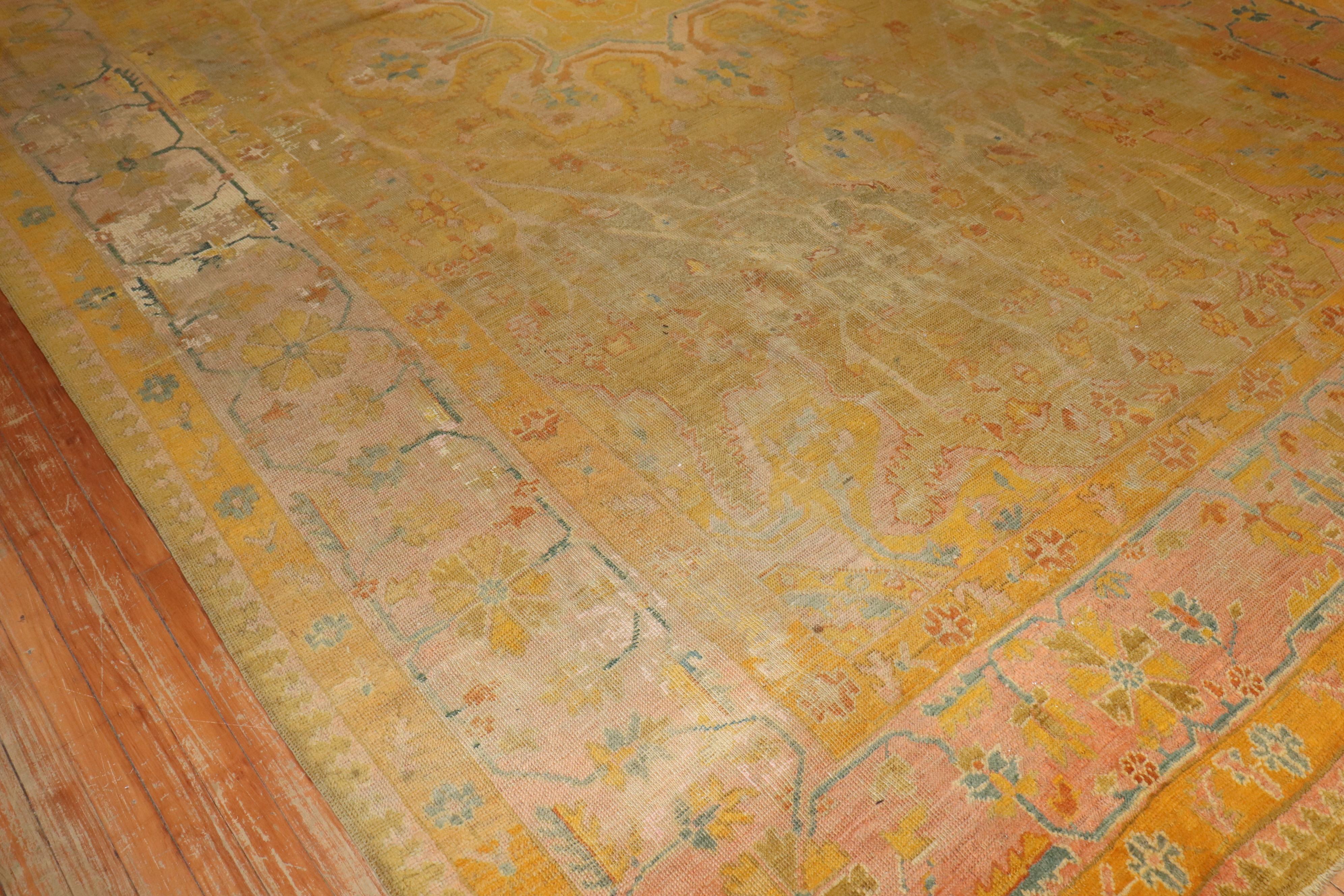 Zabihi Kollektion Distressed Bunt antiker türkischer Oushak-Teppich aus dem 19. Jahrhundert im Angebot 2