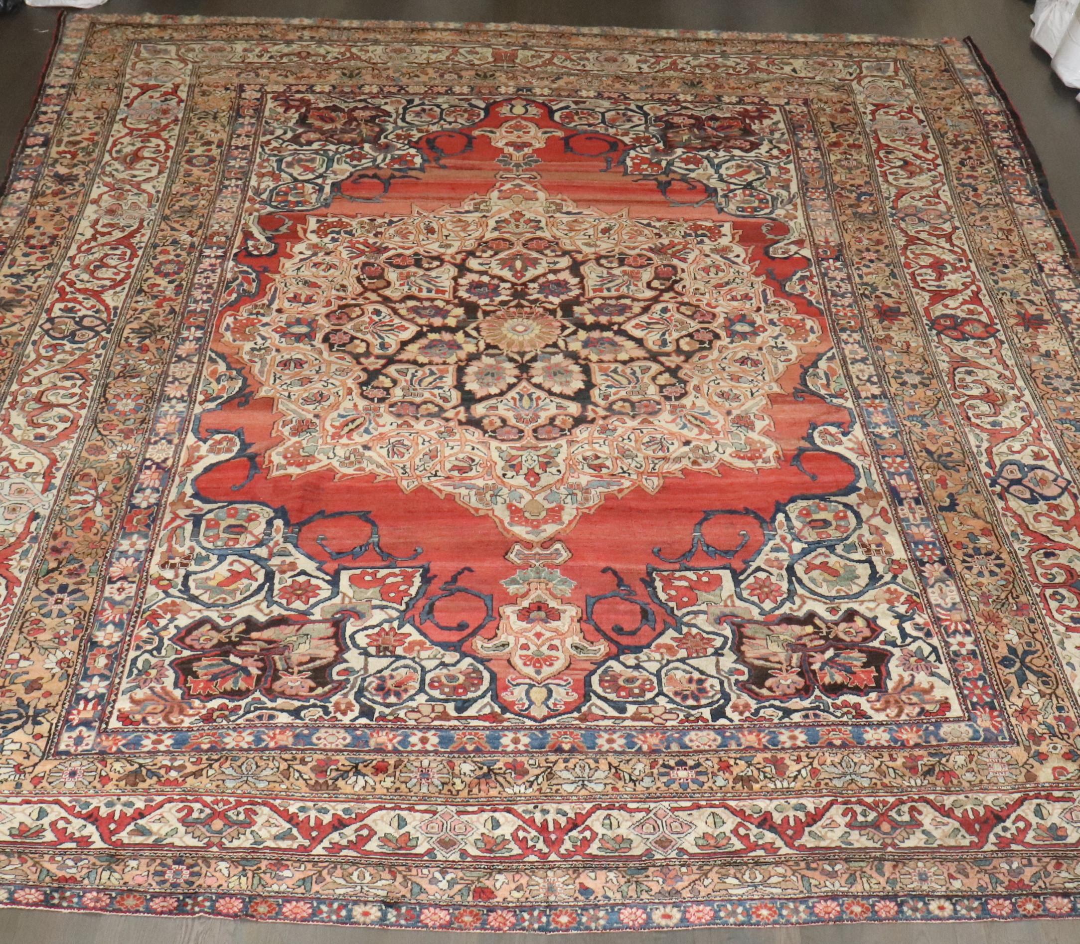 Zabihi Collection Dramatic Grande Tappeto Persiano Antico Bakhtiari in vendita 3