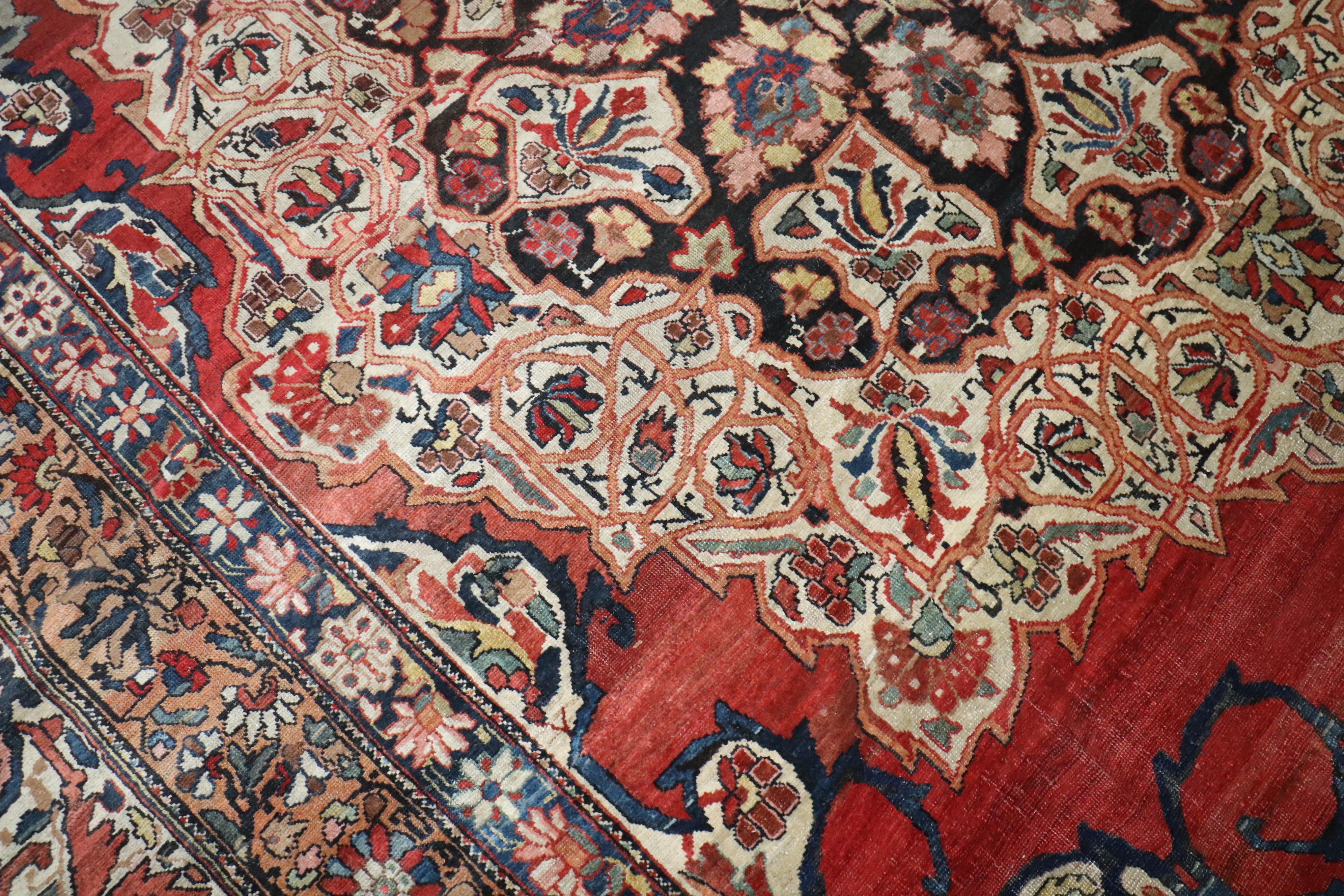un tappeto persiano Bakhtiari grande e drammatico dei primi del Novecento

Dettagli
rug no.	j4566
dimensione	13' 5