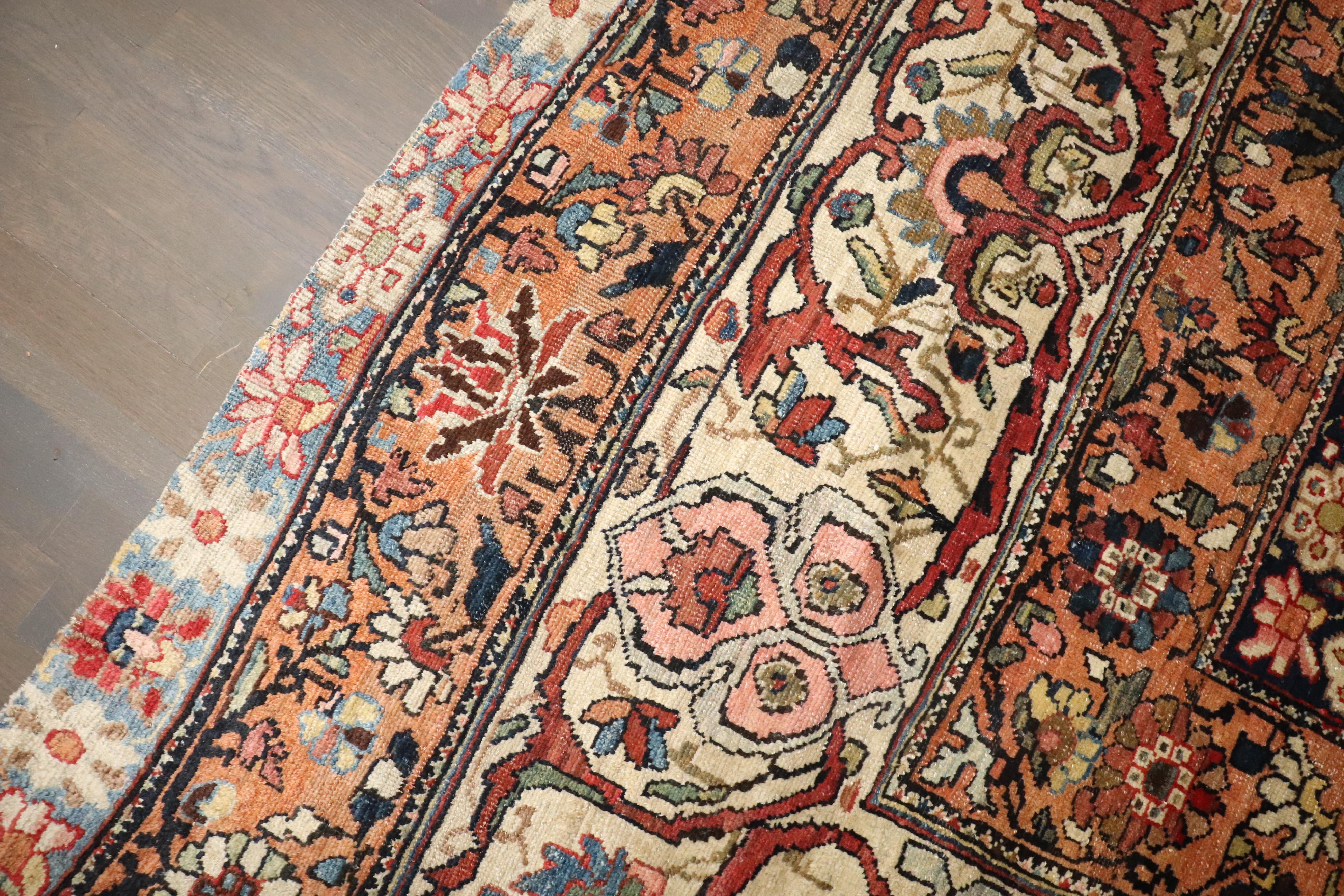 Tessuto a mano Zabihi Collection Dramatic Grande Tappeto Persiano Antico Bakhtiari in vendita