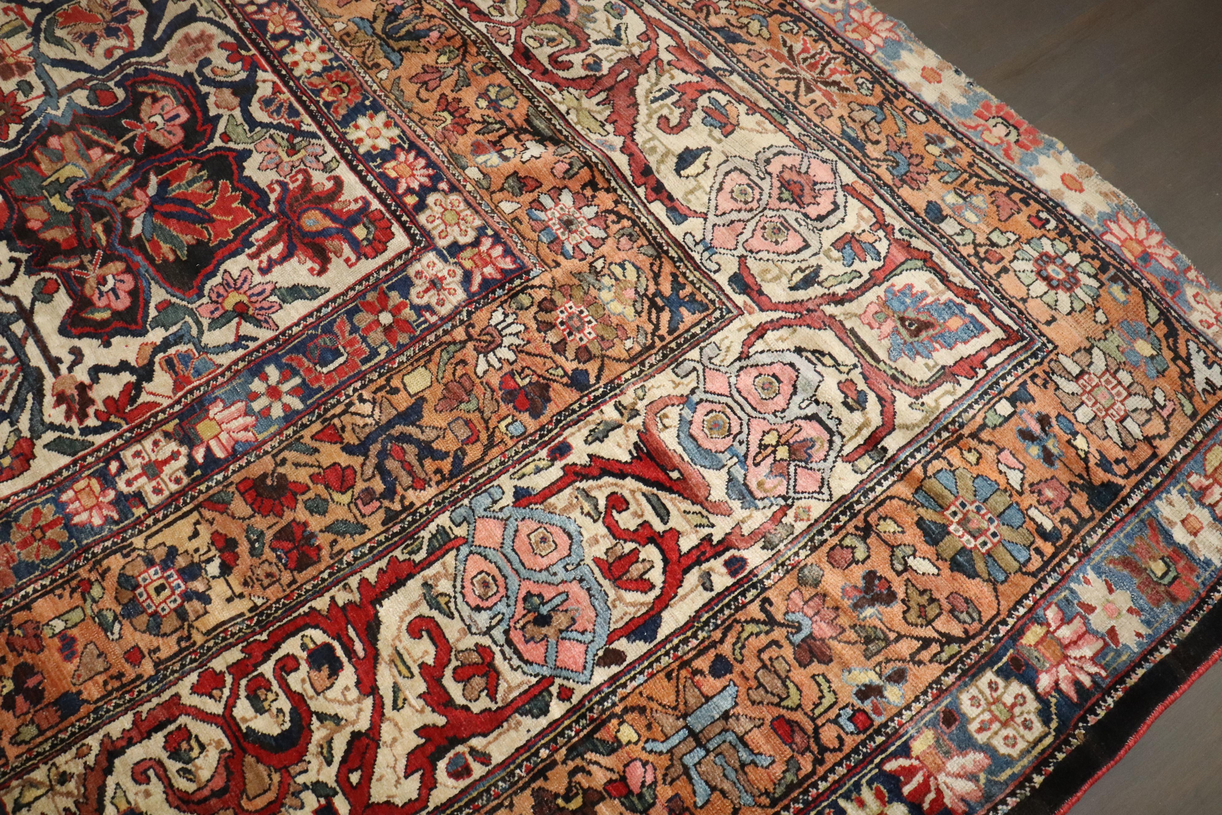 XX secolo Zabihi Collection Dramatic Grande Tappeto Persiano Antico Bakhtiari in vendita