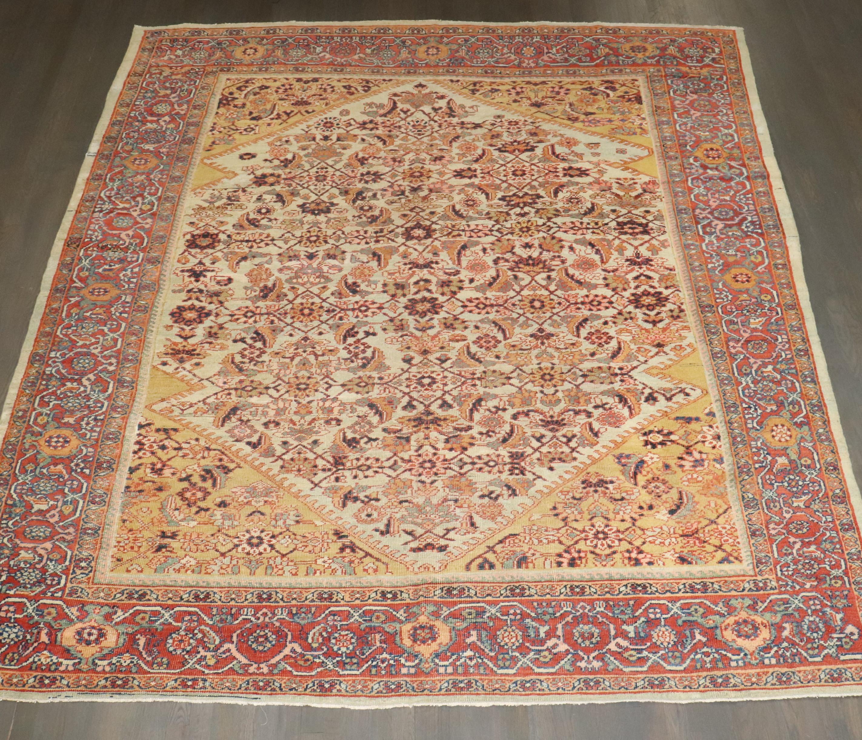 Persiano Zabihi Collection Dramatic Square Size Mahal Sultanabad Rugs in vendita