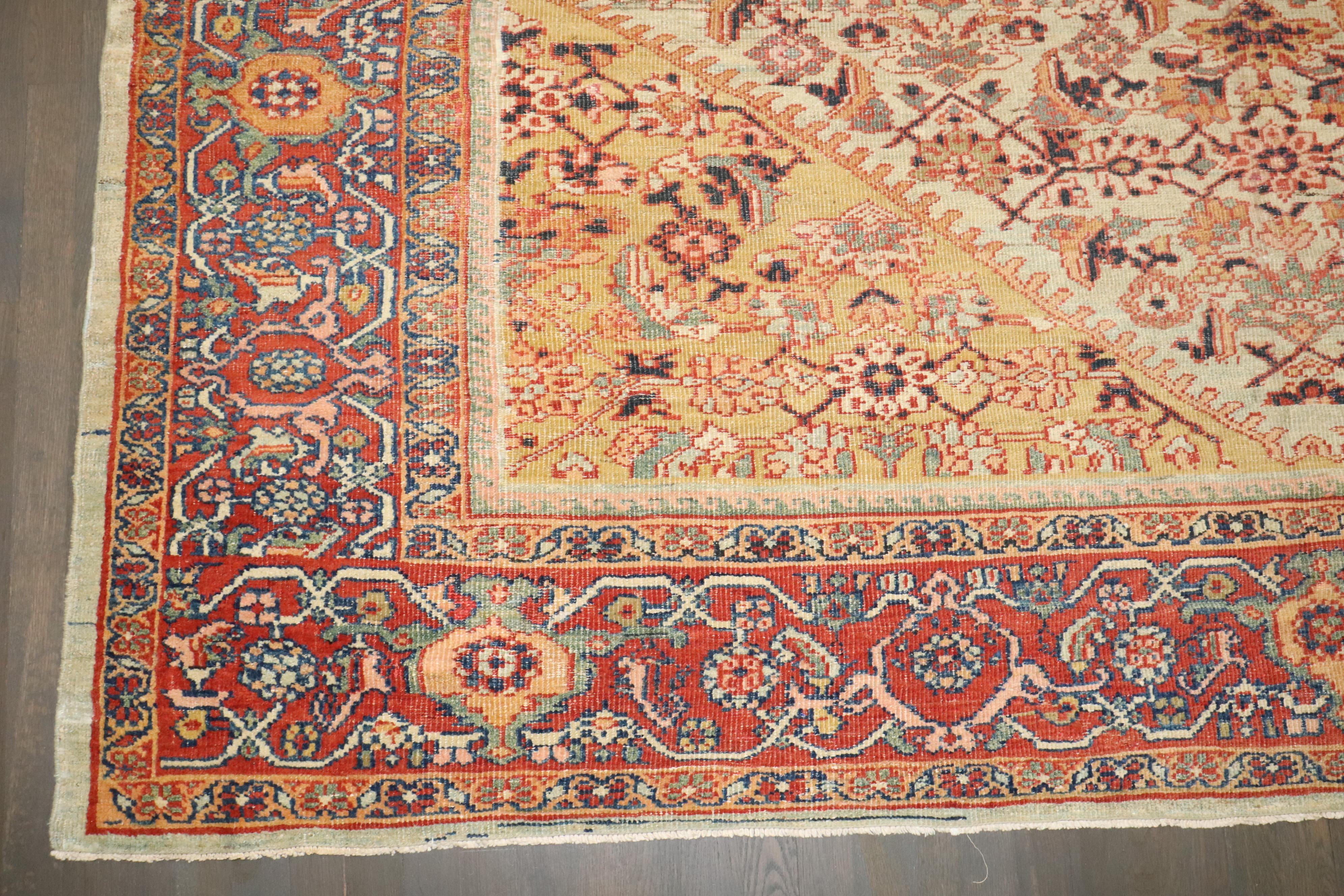 Zabihi Collection Dramatic Square Size Mahal Sultanabad Rugs In condizioni buone in vendita a New York, NY