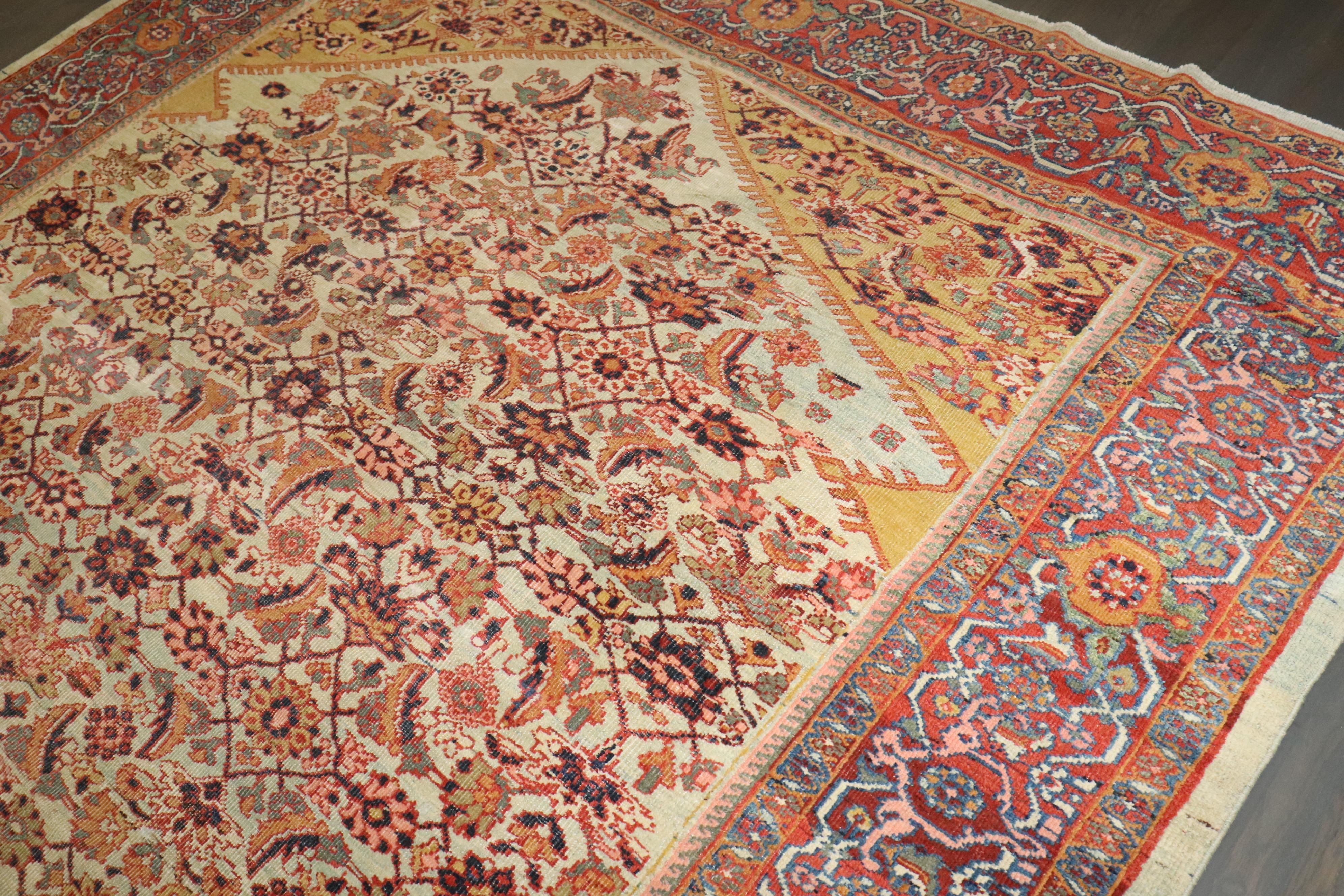 Zabihi Collection Dramatic Square Size Mahal Sultanabad Rugs in vendita 1