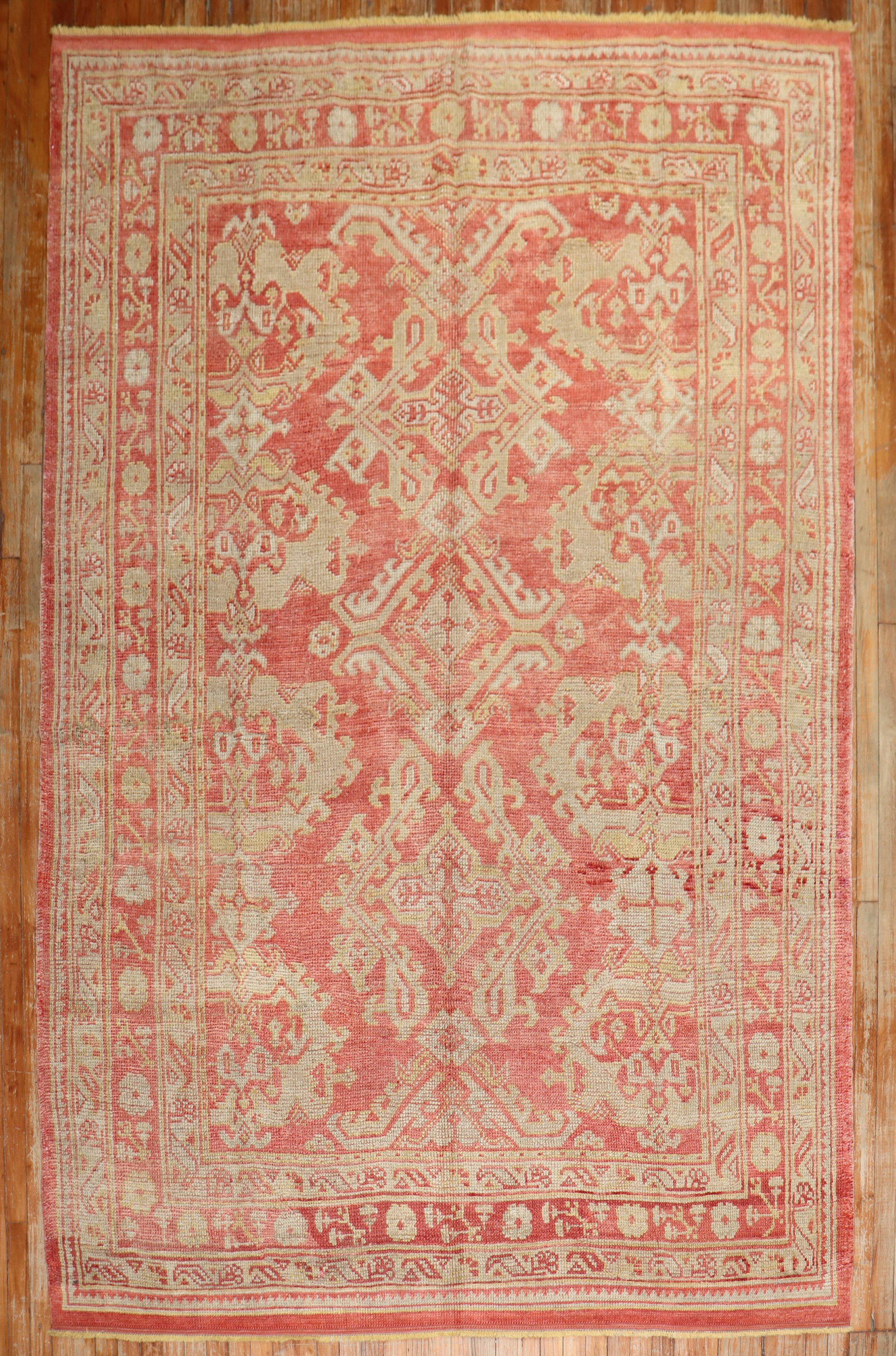 Colección Zabihi Antiguas alfombras turcas Oushak de principios del siglo XX en Bueno estado para la venta en New York, NY