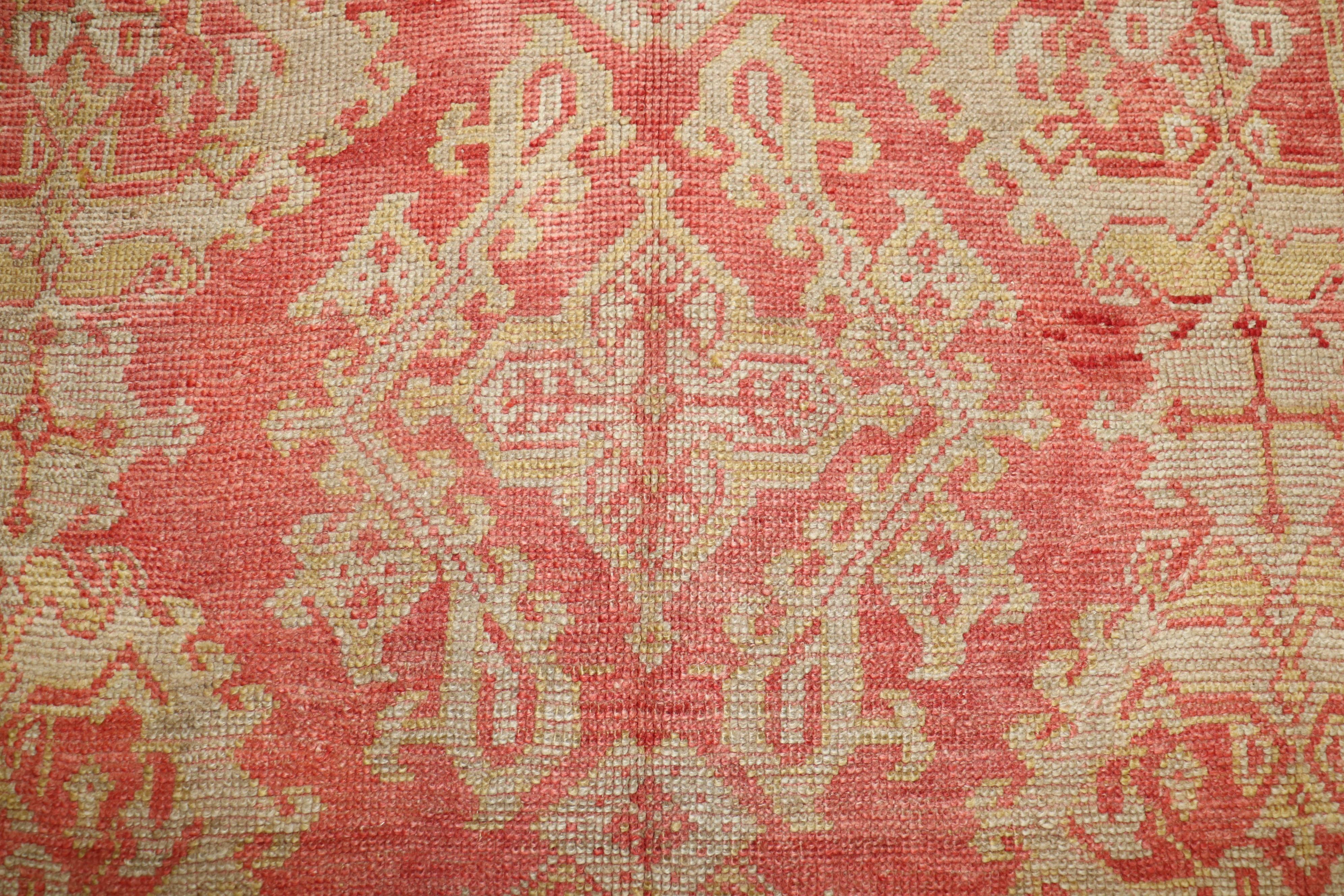 Colección Zabihi Antiguas alfombras turcas Oushak de principios del siglo XX en venta 3