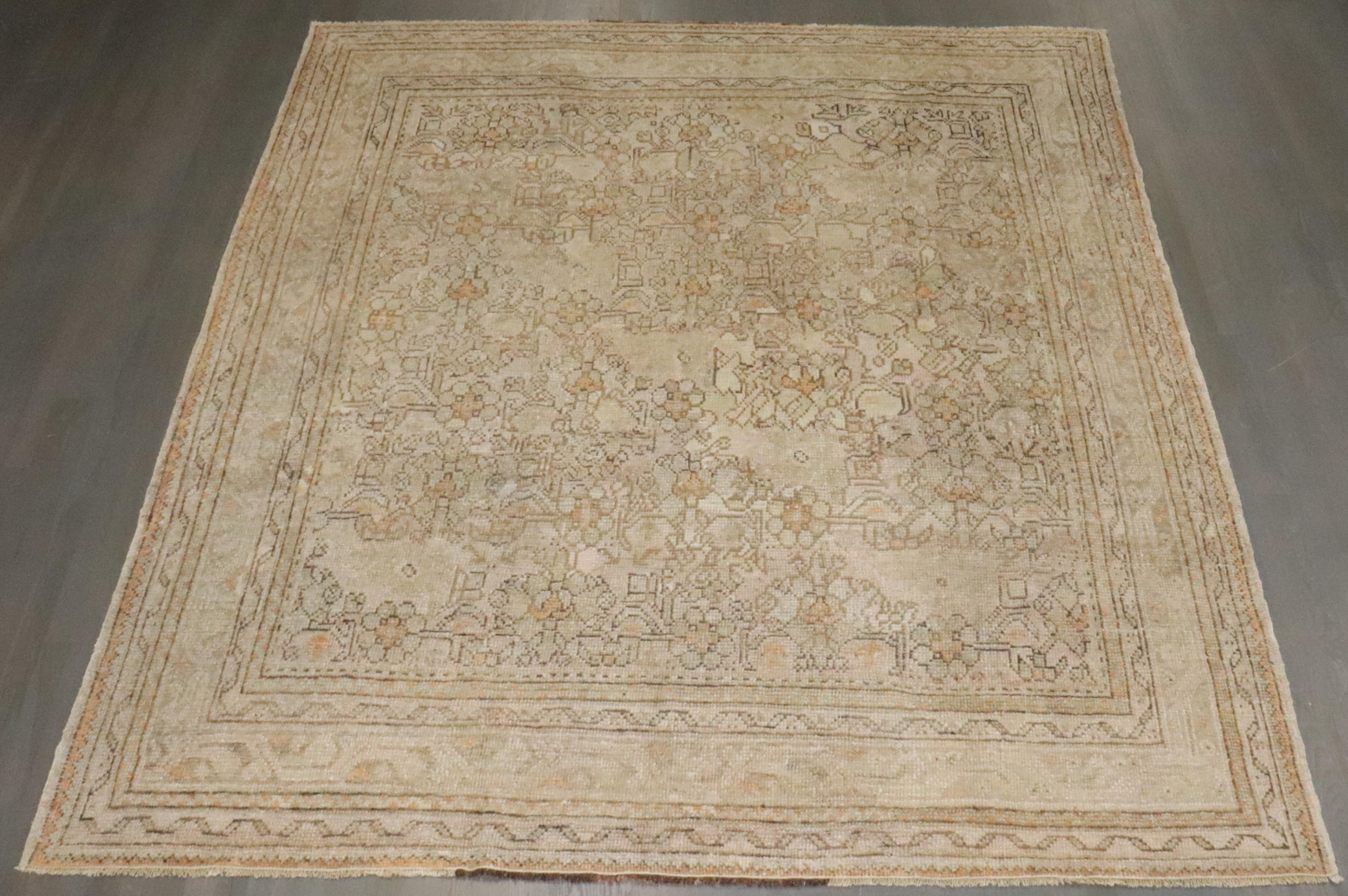 ein kleiner quadratischer türkischer Oushak-Teppich aus dem frühen 20.

Einzelheiten
Teppich nein.	j4077
Größe	7'10