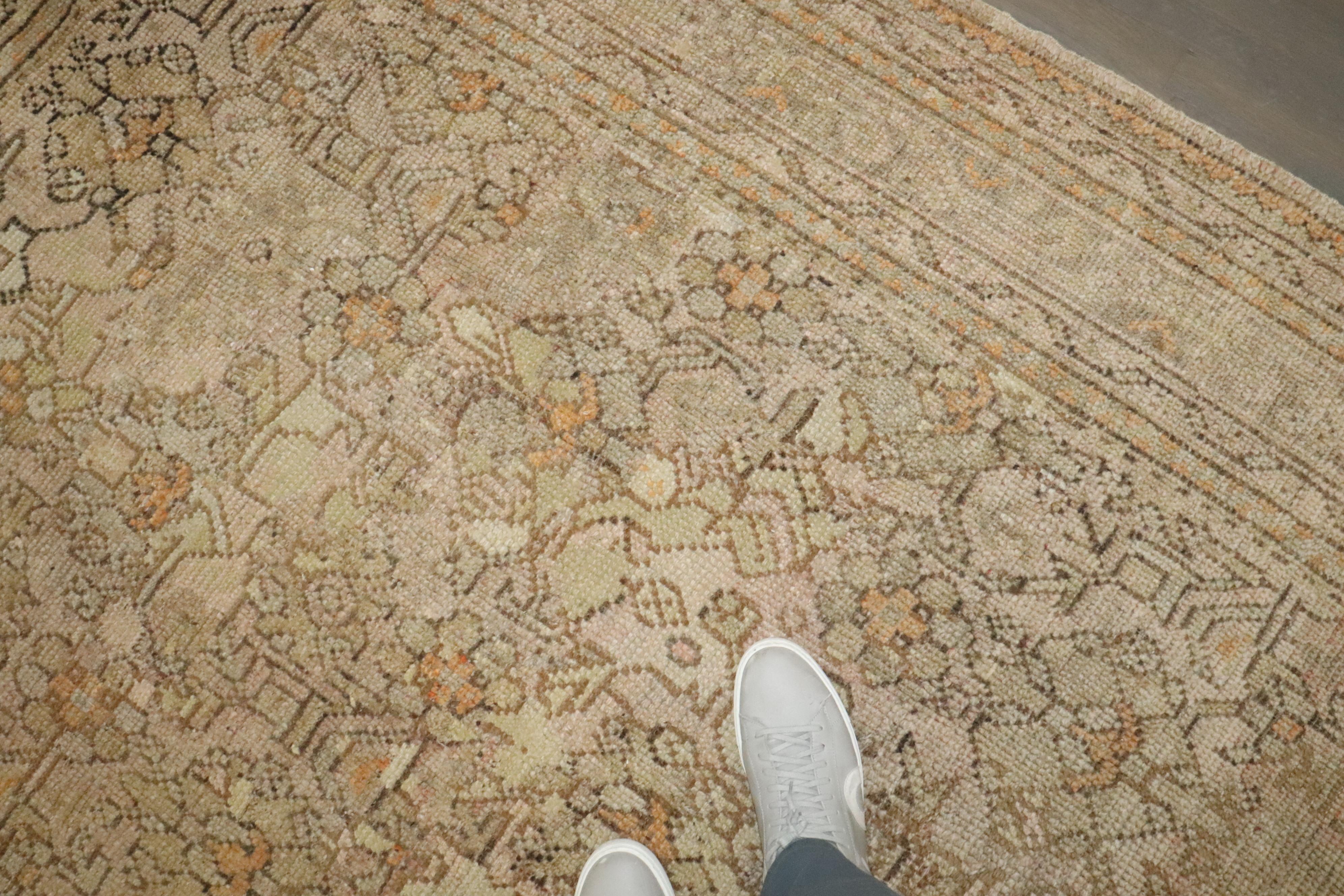 Antiker türkischer Oushak- quadratischer Teppich aus der Zabihi-Kollektion des frühen 20. Jahrhunderts (Wolle) im Angebot