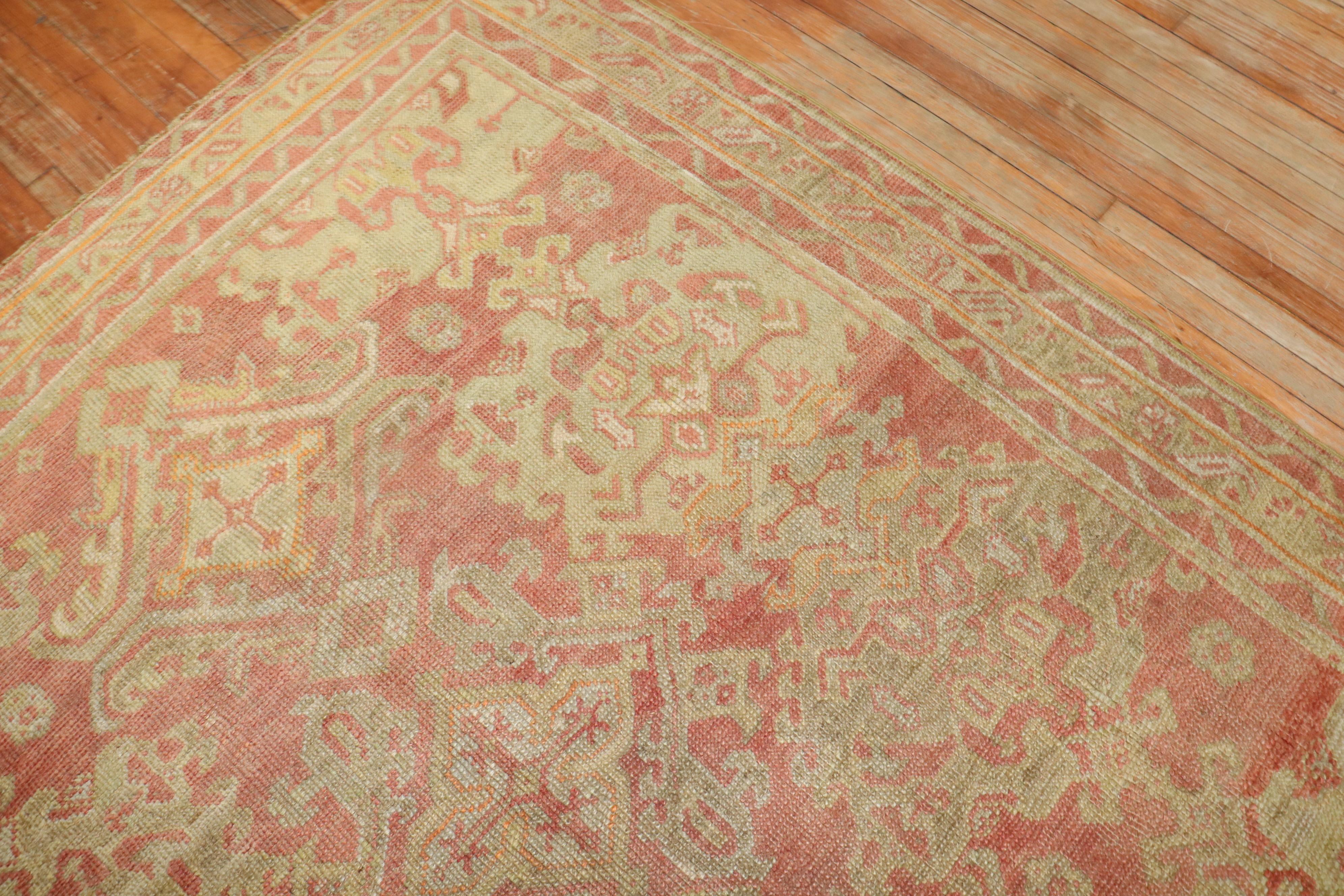 Antiker türkischer Oushak- quadratischer Teppich aus der Zabihi-Kollektion des frühen 20. Jahrhunderts im Angebot 1