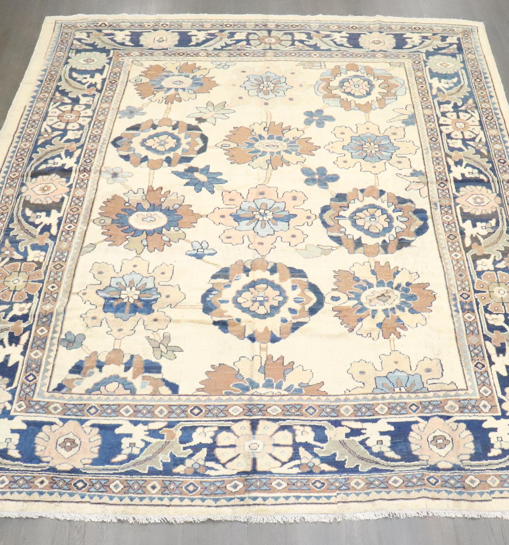 Zabihi Collection Anfang des 20. Jahrhunderts Mahal Large Scale Rug im Angebot 4