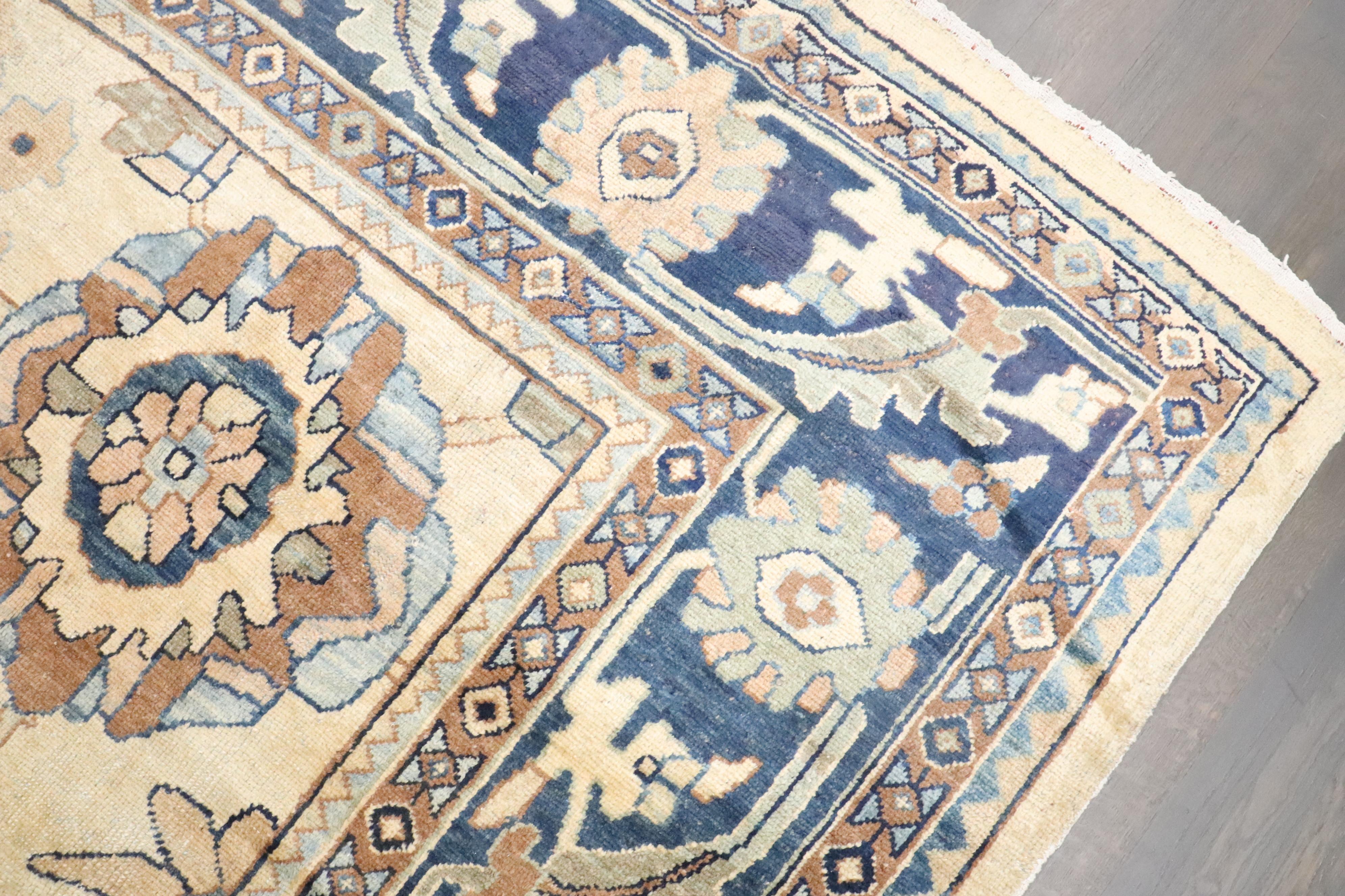 Zabihi Collection Anfang des 20. Jahrhunderts Mahal Large Scale Rug (Persisch) im Angebot