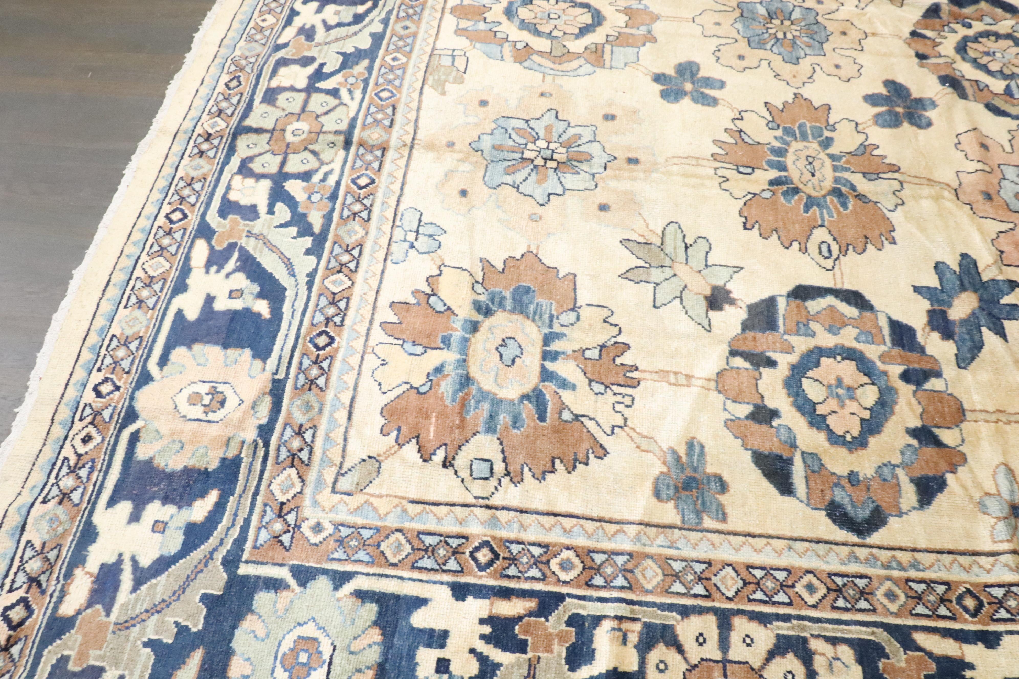 Zabihi Collection Anfang des 20. Jahrhunderts Mahal Large Scale Rug im Zustand „Gut“ im Angebot in New York, NY