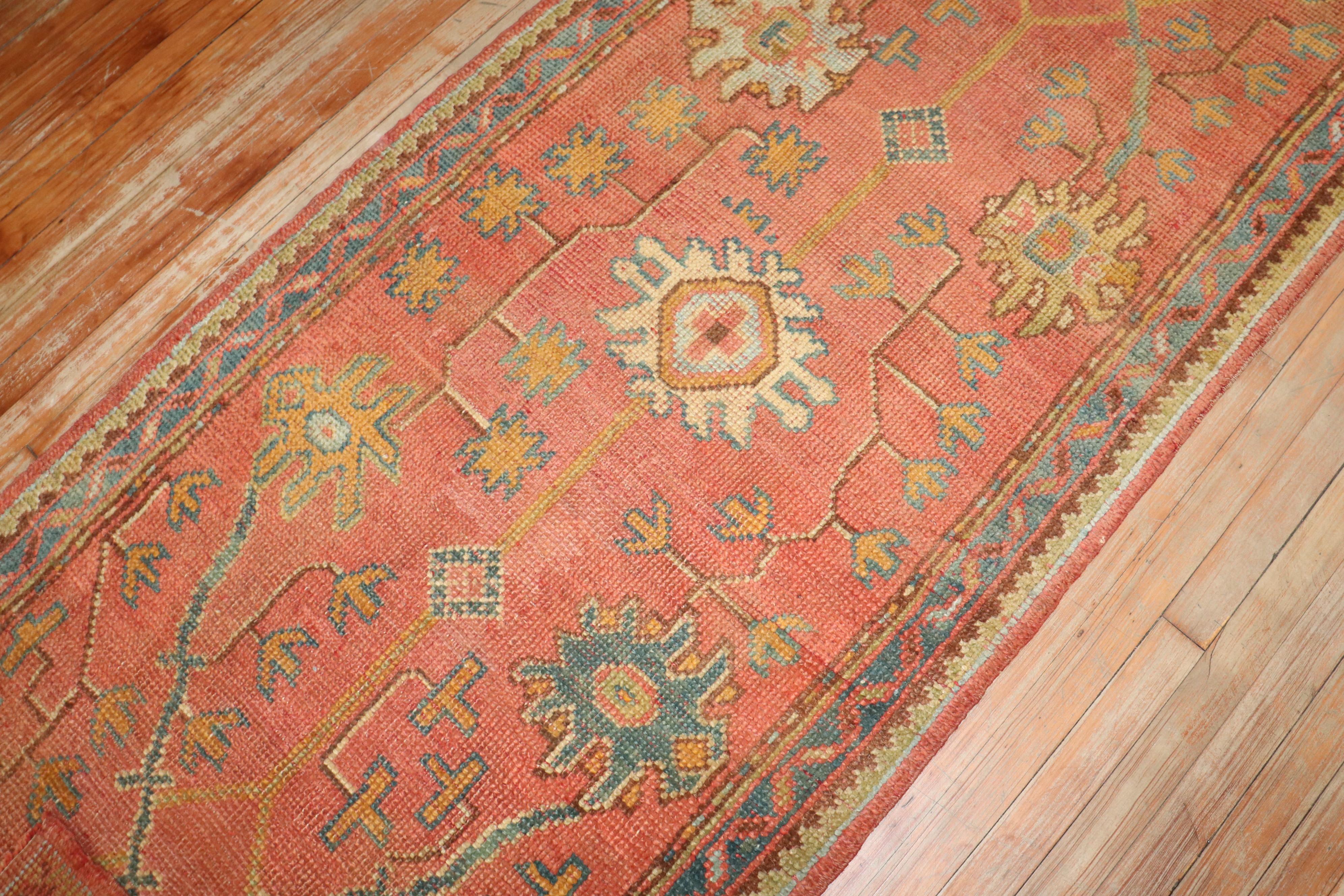 Turc Collection S S du début du 20e siècle Couloir Oushak turc orange de Zabihi en vente