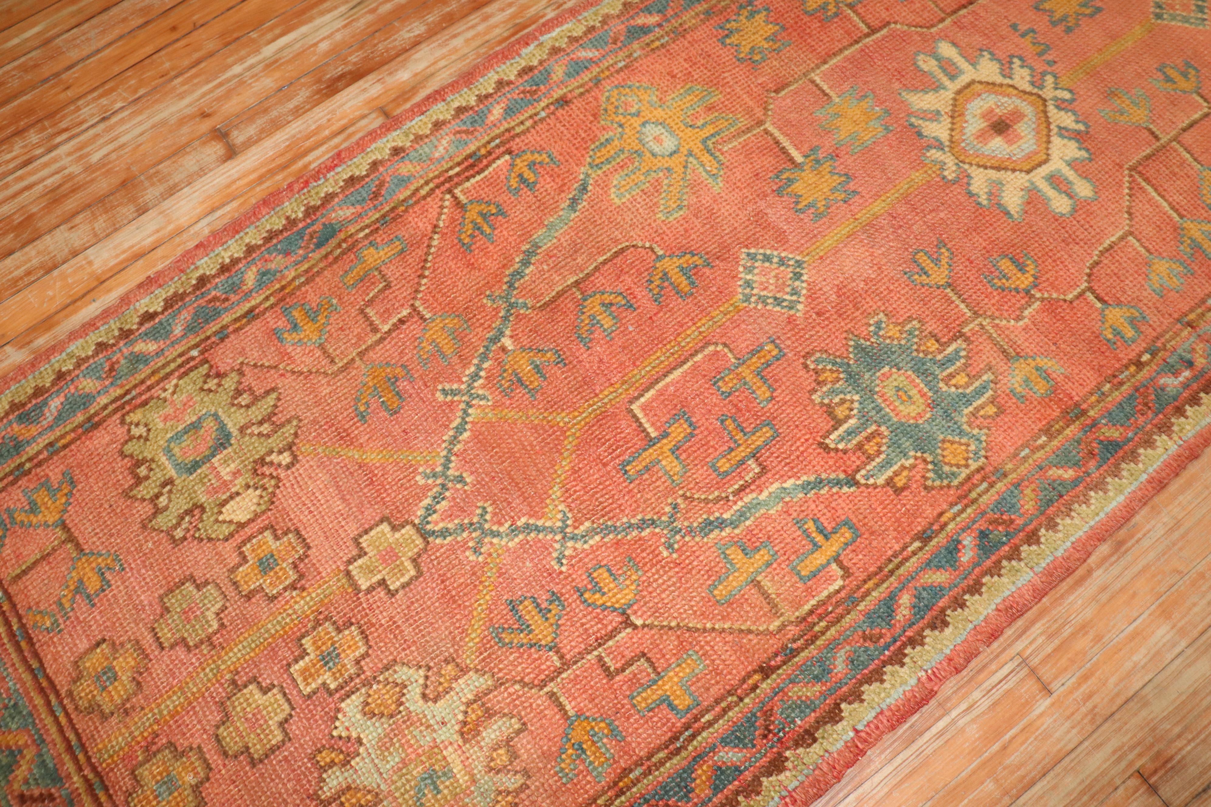 Laine Collection S S du début du 20e siècle Couloir Oushak turc orange de Zabihi en vente