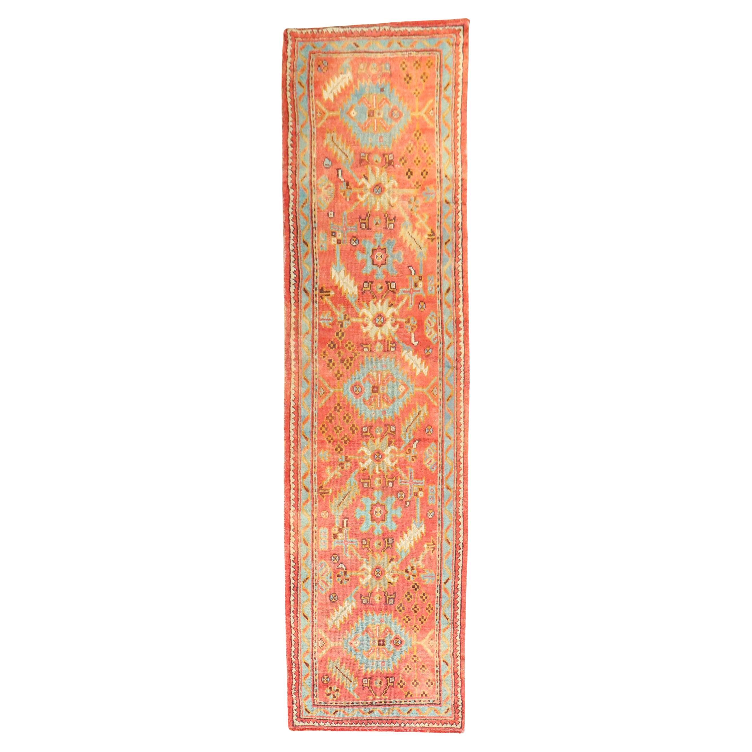 Zabihi Collection Frühes 20. Jahrhundert Orange Türkischer Oushak Läufer