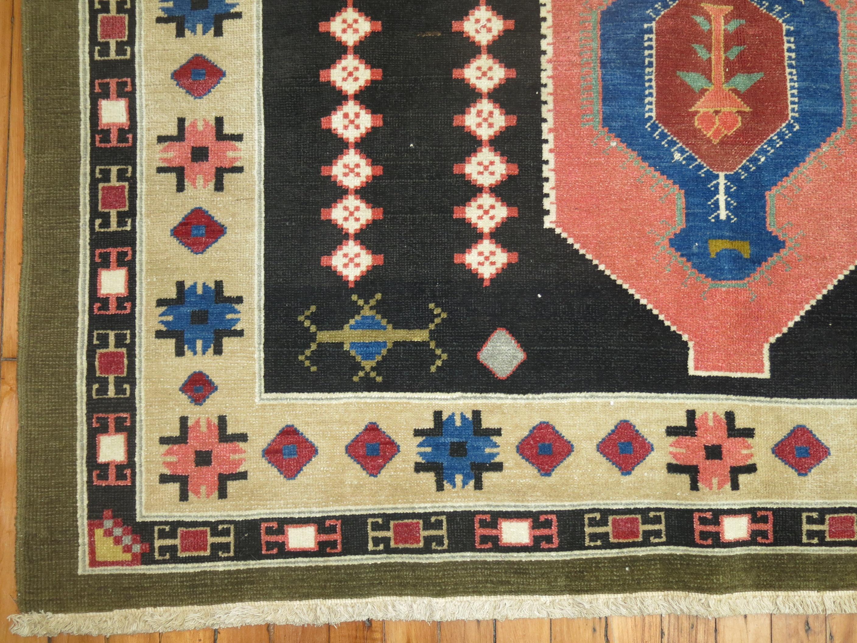 Mid-Century Modern Zabihi Collection Eclectic Square Vintage Turkish Rug (tapis turc vintage carré éclectique) en vente
