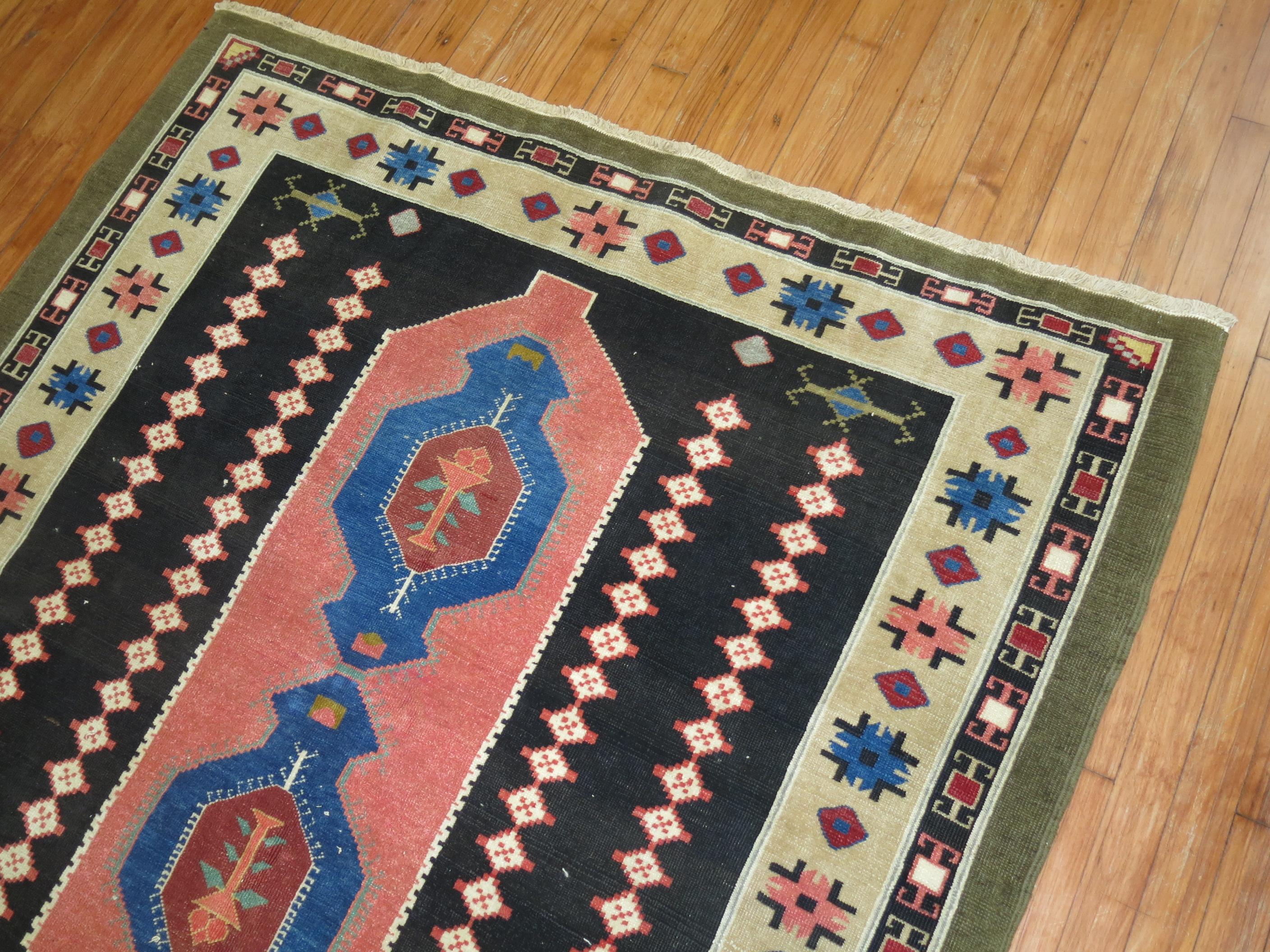 Zabihi Collection Eclectic Square Vintage Turkish Rug (tapis turc vintage carré éclectique) Bon état - En vente à New York, NY
