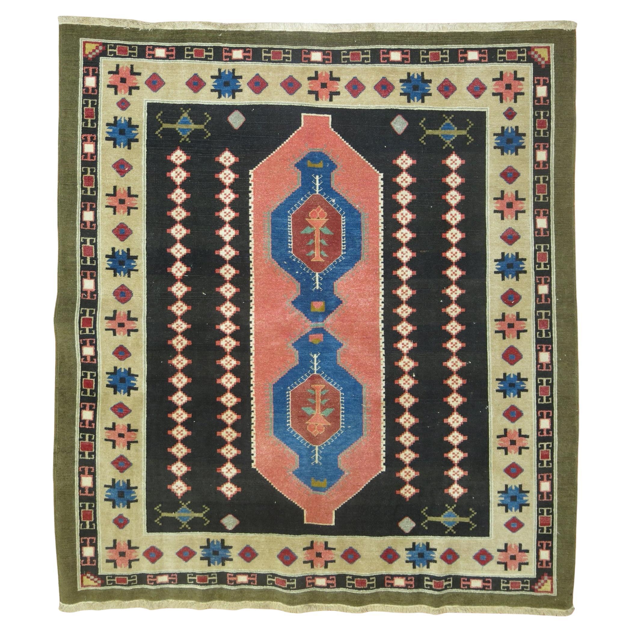 Zabihi Collection Eclectic Square Vintage Turkish Rug (tapis turc vintage carré éclectique) en vente