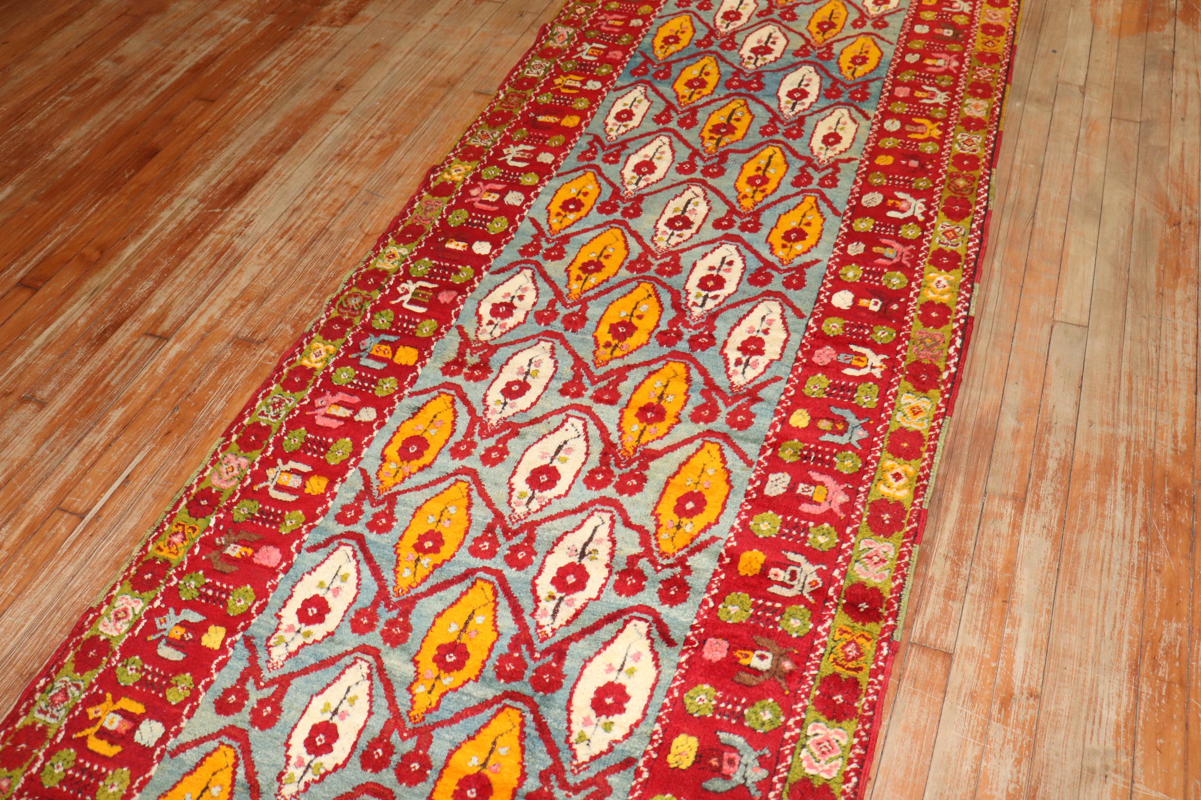 Zabihi Collection Exquisite Bright Antique Turkish Milas Runner (Chemin de table turc) en vente 1