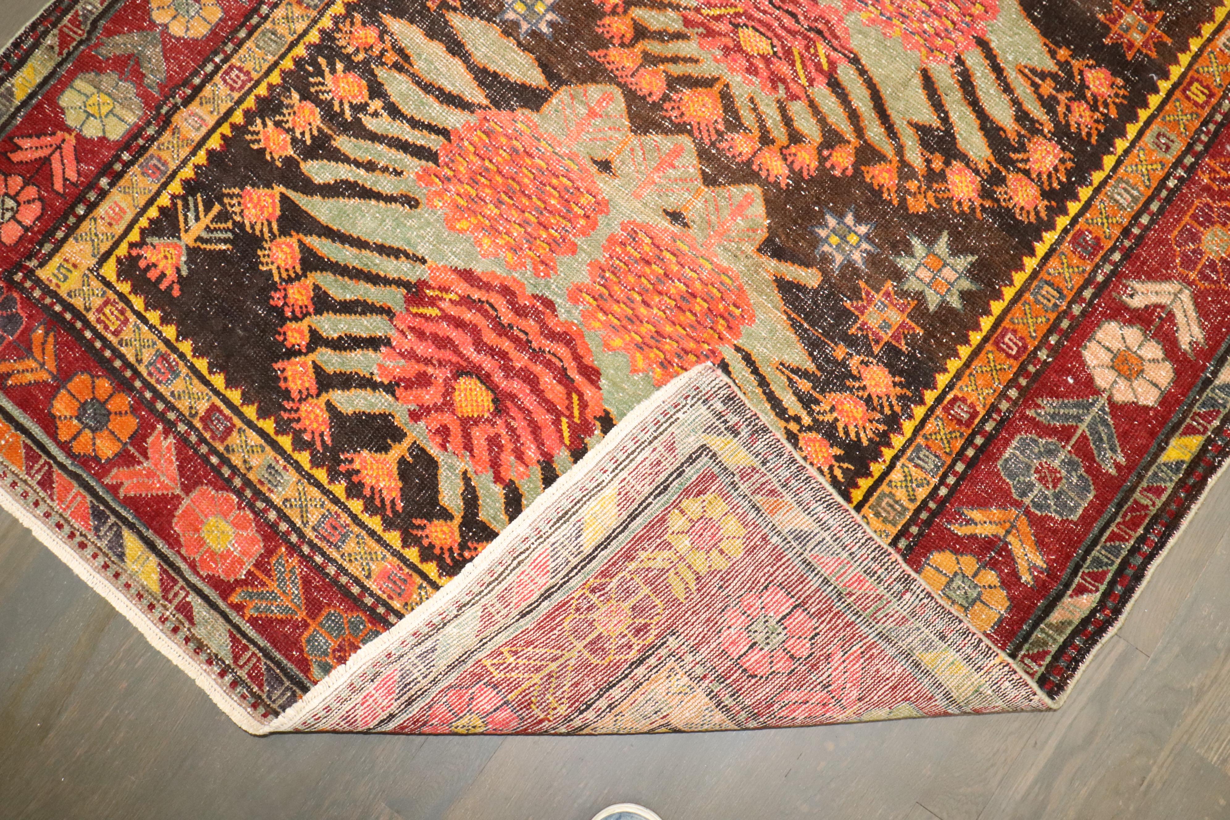 Tappeto Zabihi Collection Floral Karabagh In condizioni discrete in vendita a New York, NY