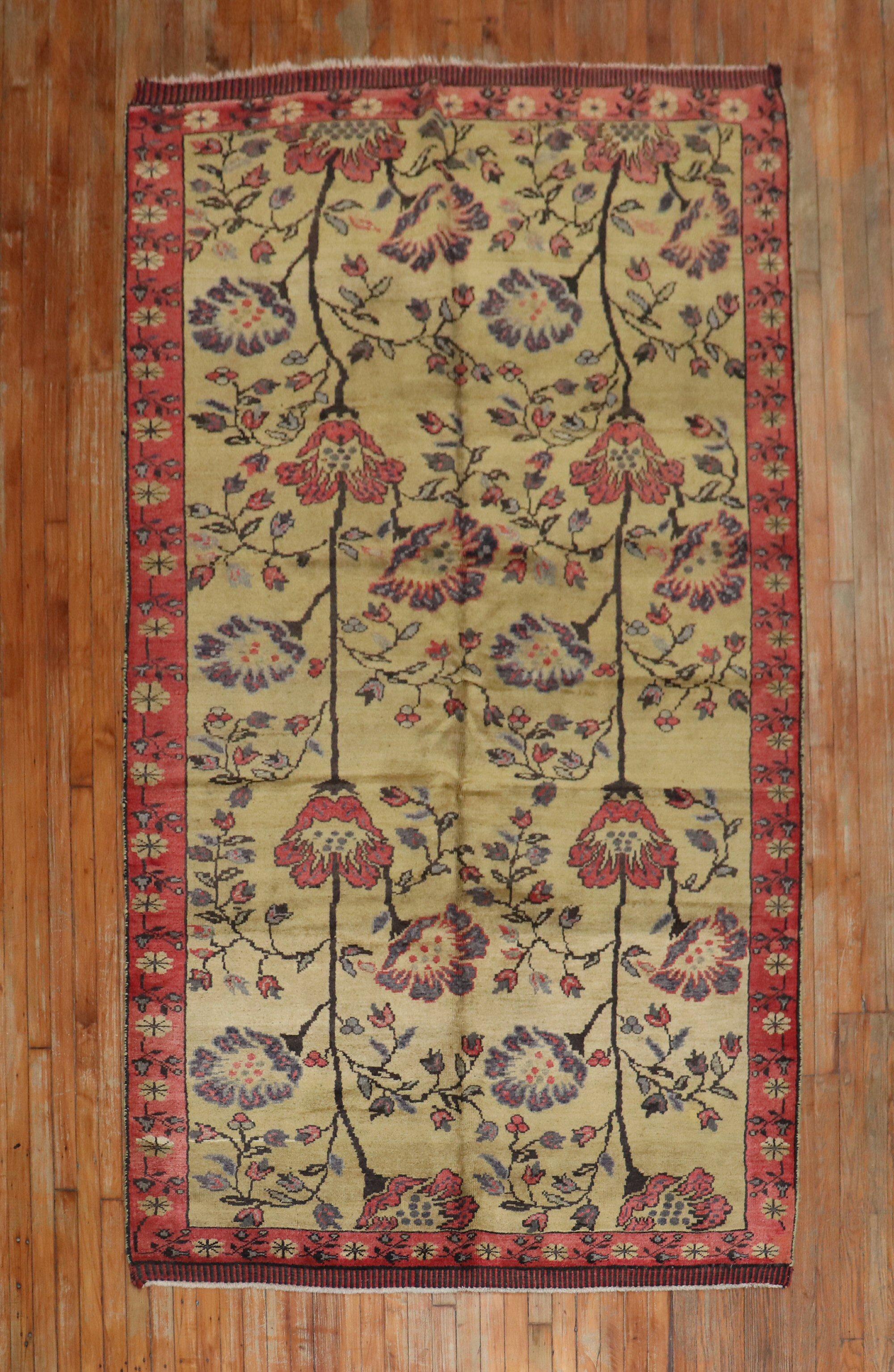 Mid 20th Century Turkish rug with an all-over floral design

Measures: 5'5'' x 10'