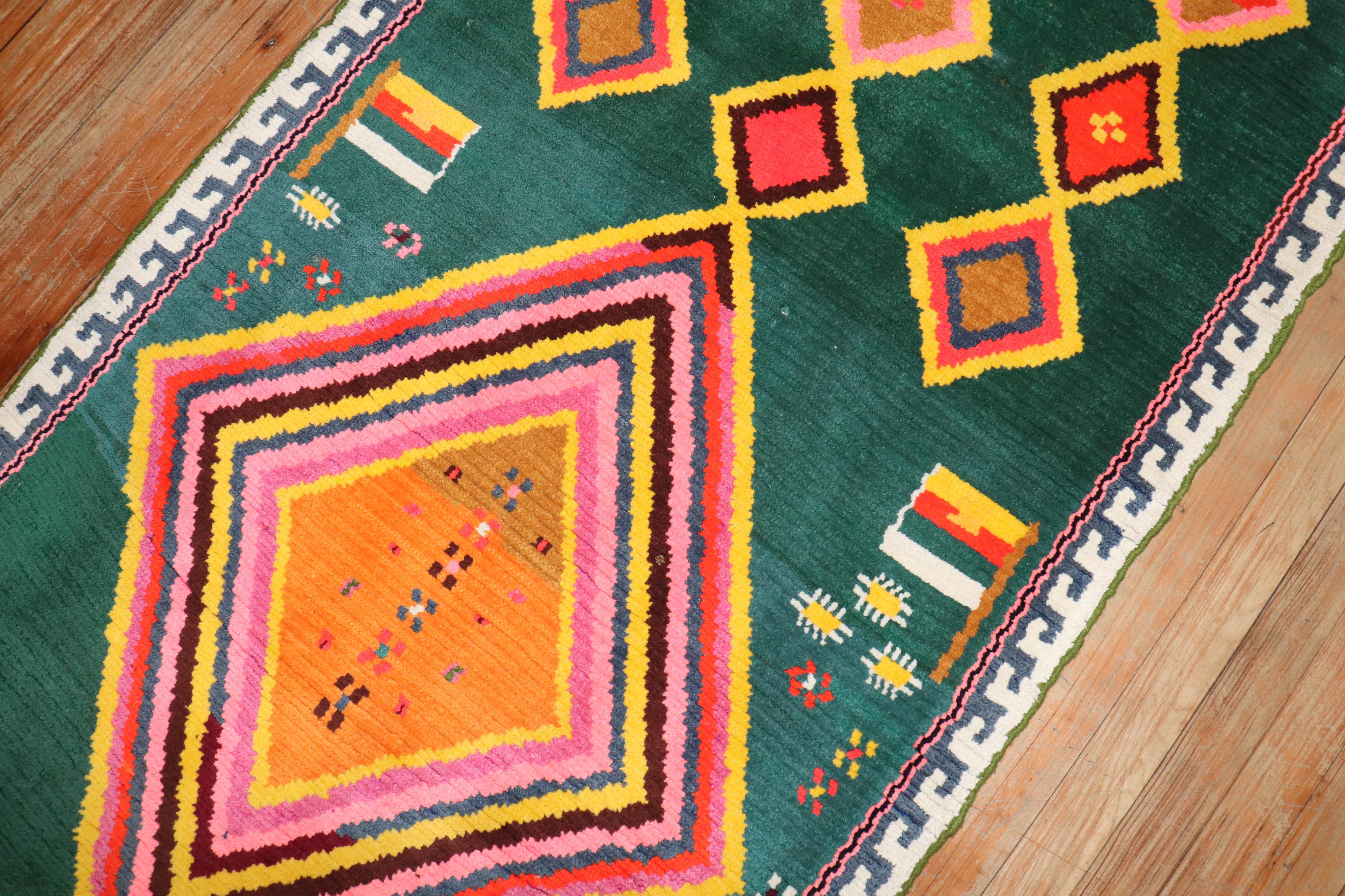 Zabihi Kollektion Funky Green Turkish Anatolian Langer türkischer Läufer im Zustand „Gut“ im Angebot in New York, NY