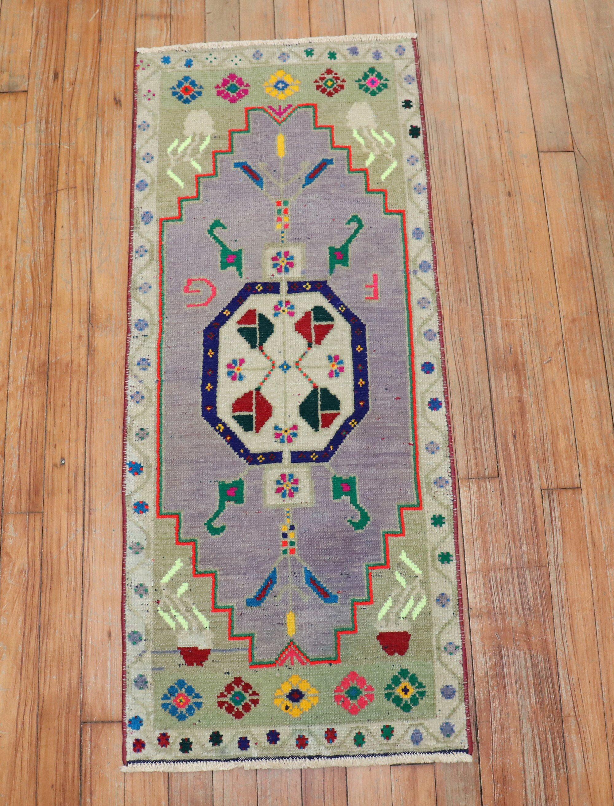 Tappeto Zabihi Collection Funky Turkish Anatolian Mat Size In condizioni buone in vendita a New York, NY