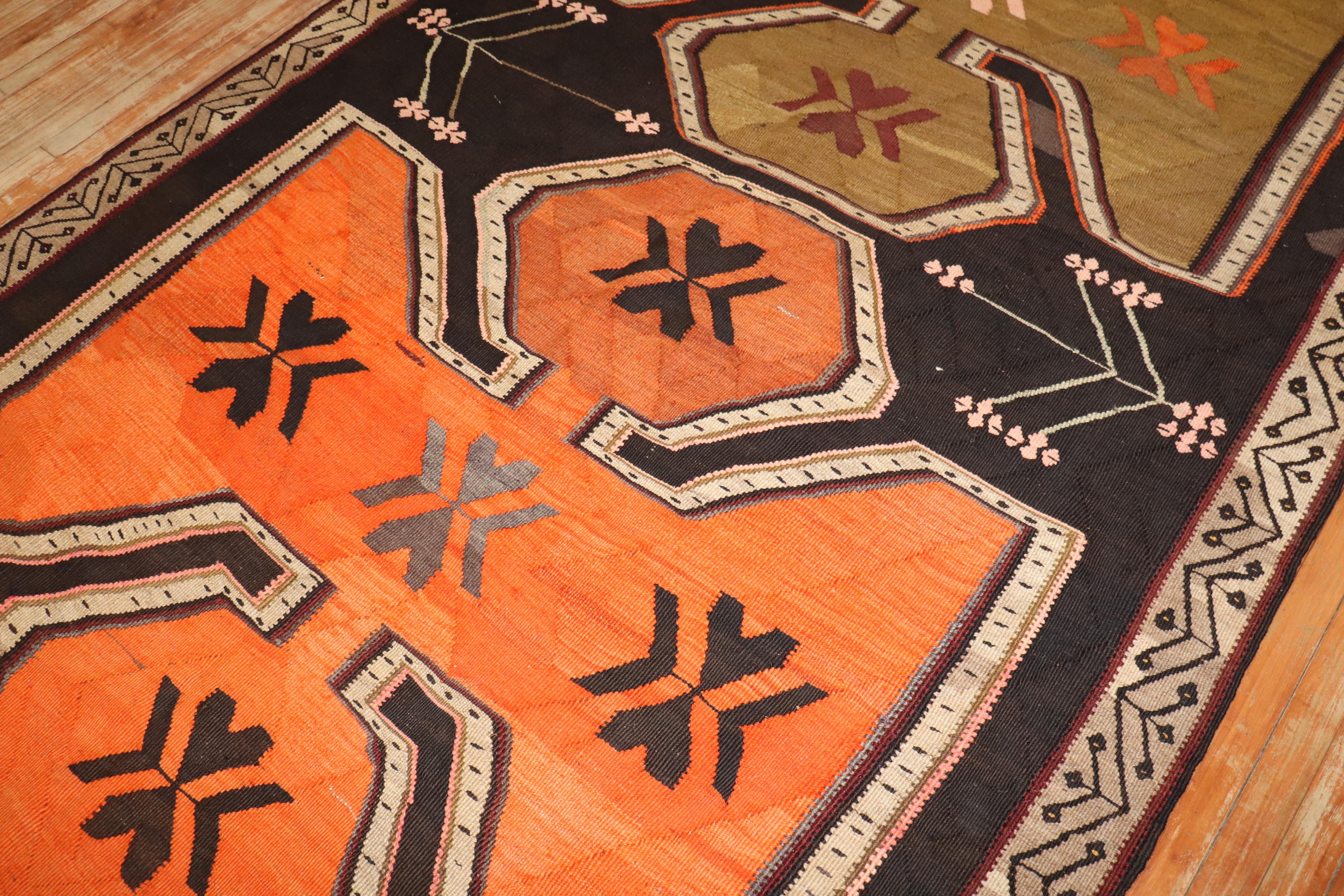 
Kilim tamaño galería del siglo XX

Detalles
alfombra no.	j3590
talla	6' 3