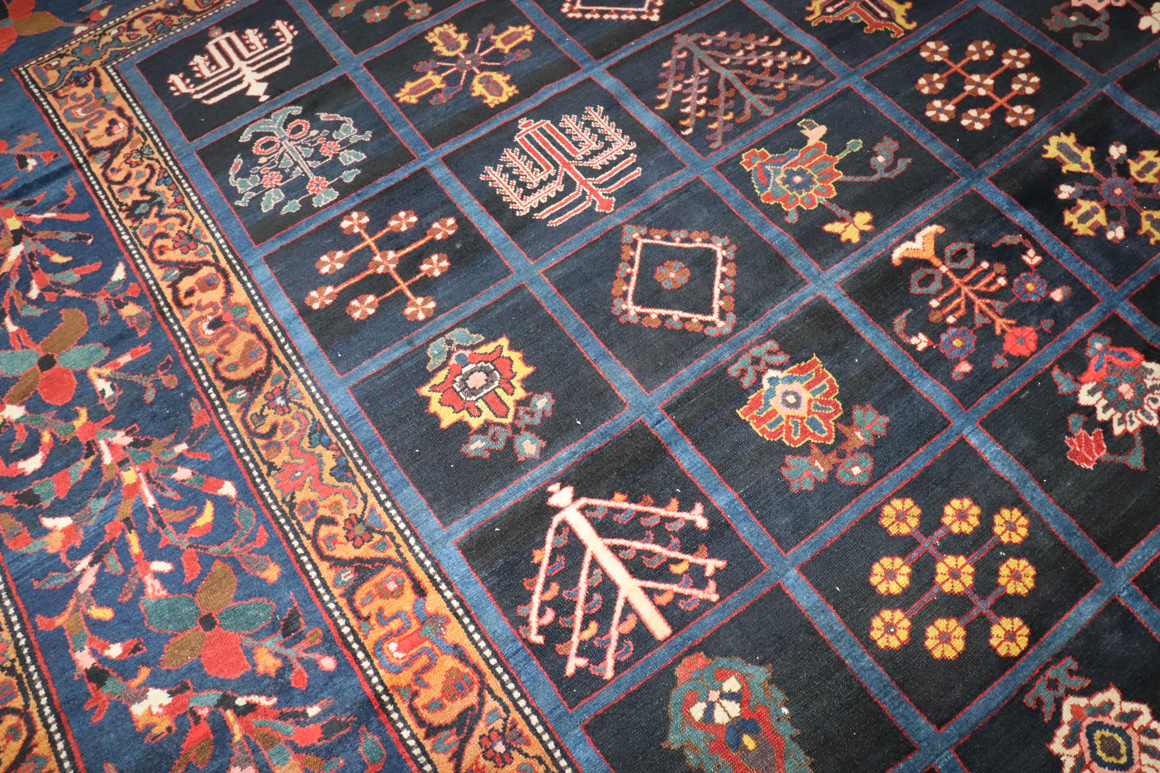 Collection Zabihi  Garden Design Square Antique Persian Bakhtiari Rug en vente 6