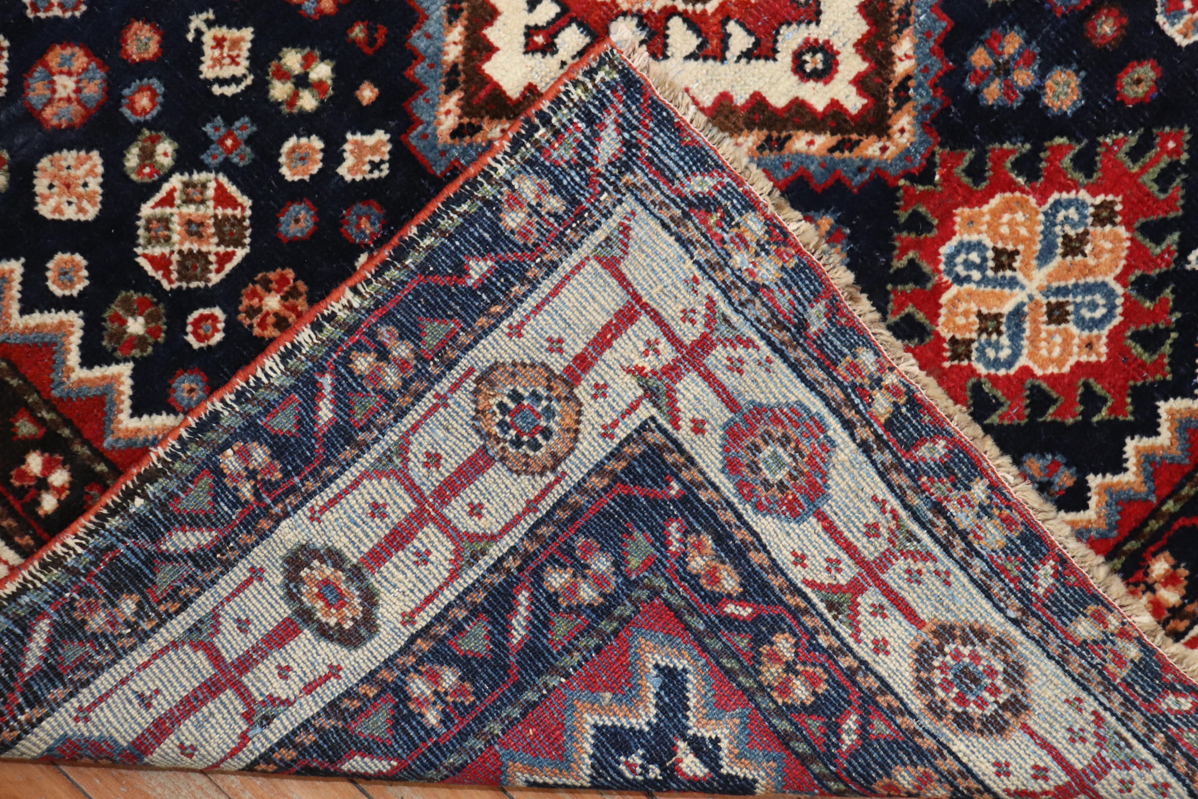 Un tappeto tribale persiano shiraz dei primi del Novecento

Dettagli
rug no.	j2186
dimensione	4' 9