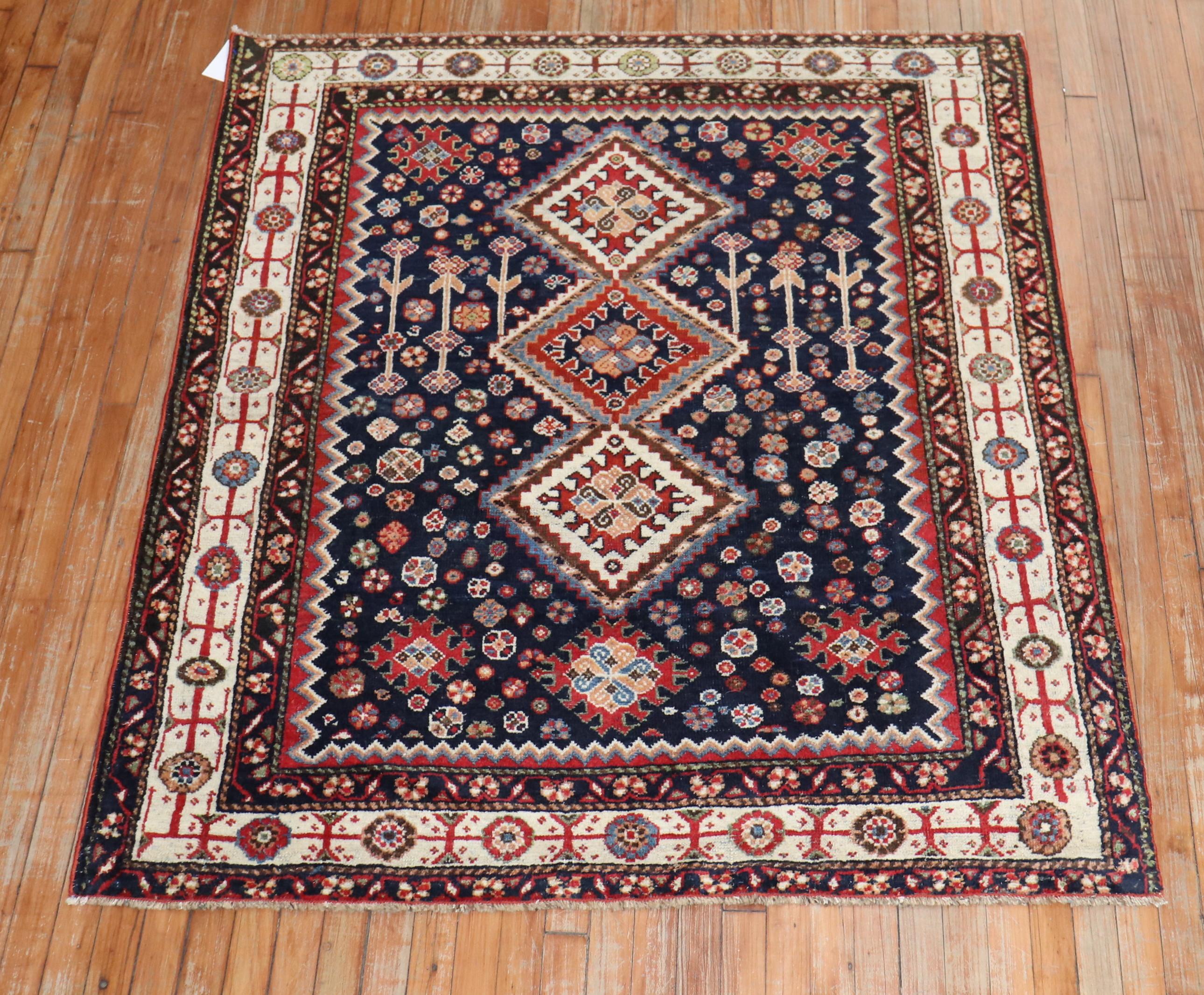 Coloniale britannico Tappeto Zabihi Collection'S Geometrico Antico Persiano Shiraz in vendita