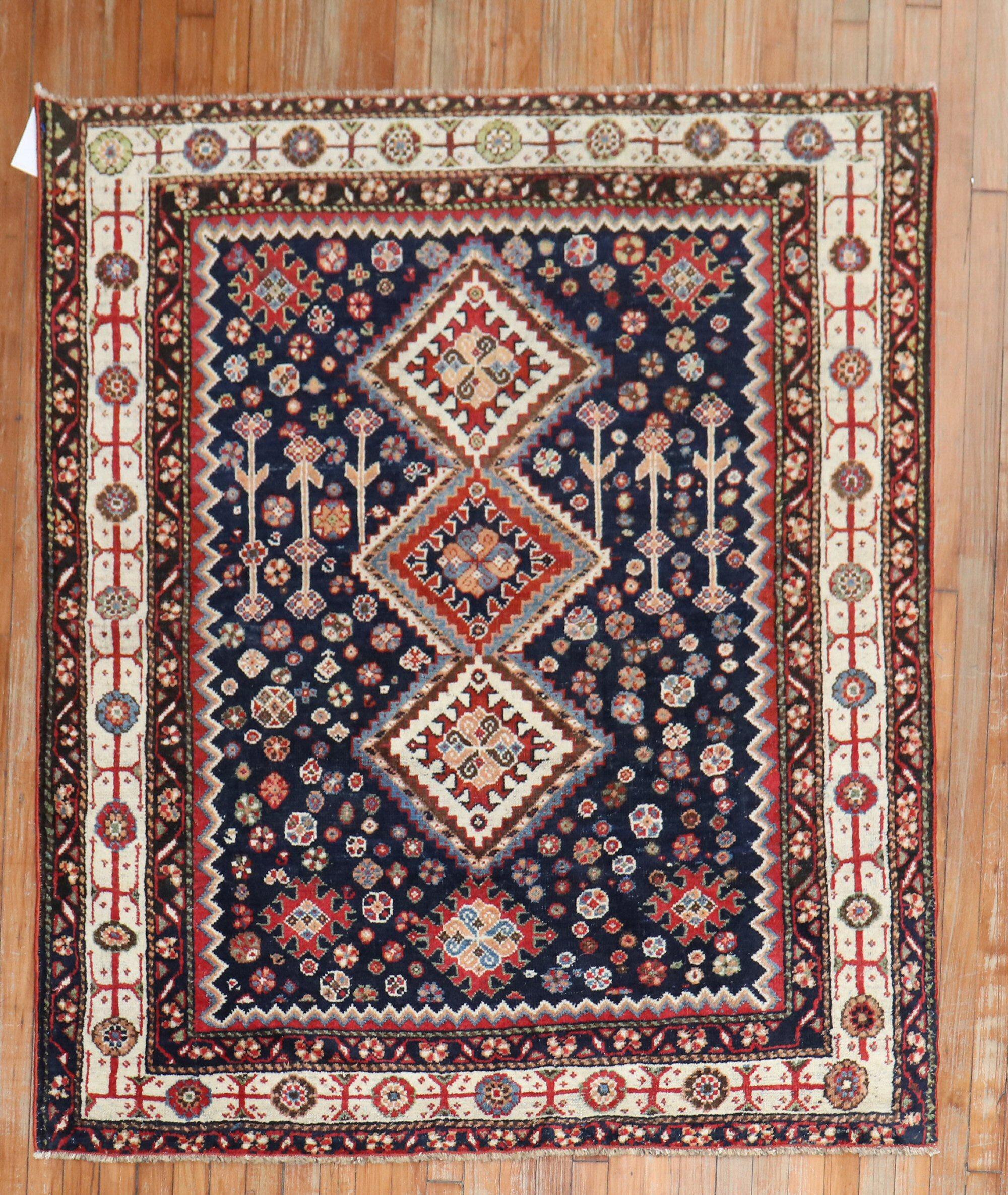 Tessuto a mano Tappeto Zabihi Collection'S Geometrico Antico Persiano Shiraz in vendita