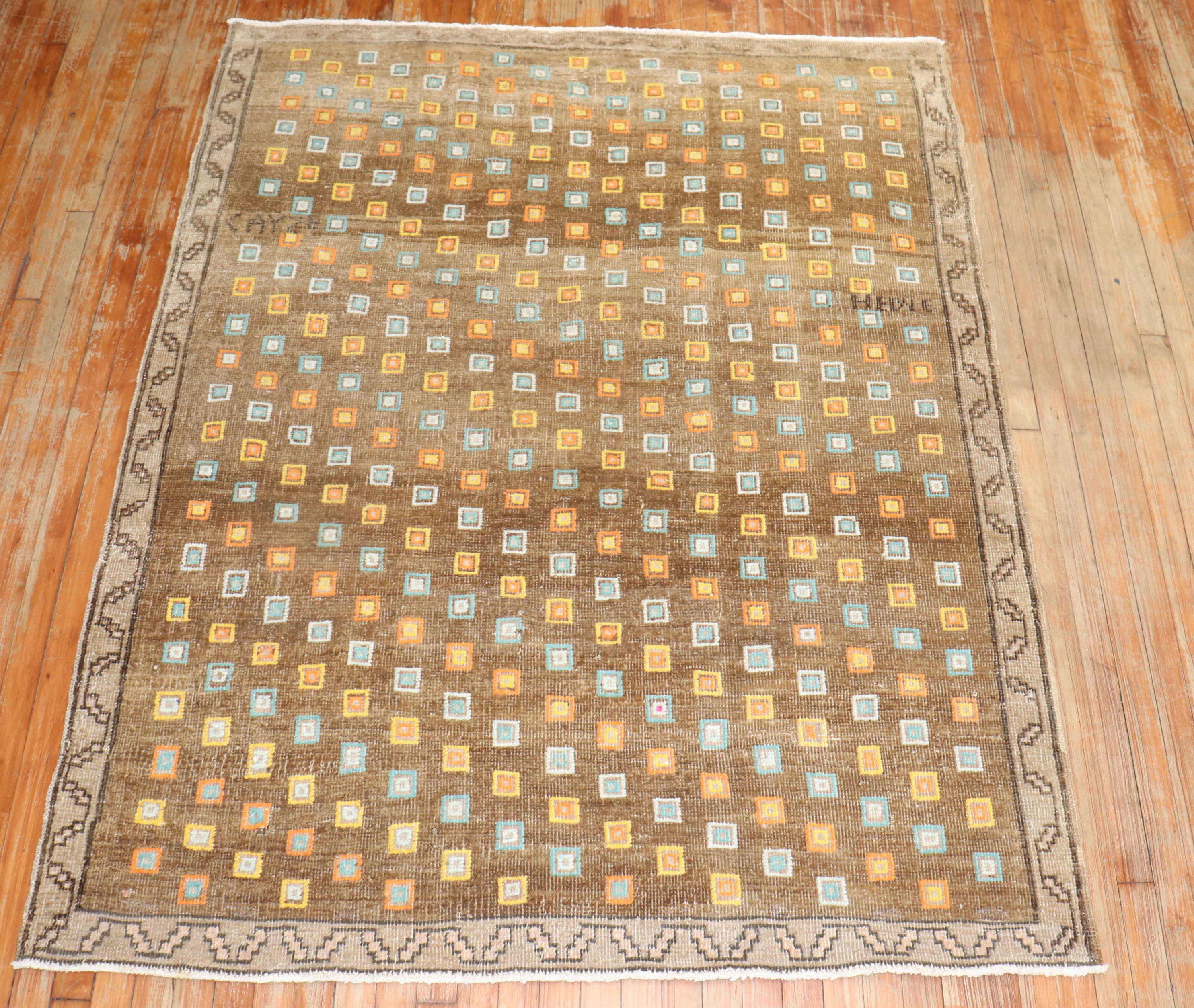 
A Fun motif highlights this mid-20th century Turkish Kars Carpet

Details
rug no.	j2868
size	5' 2