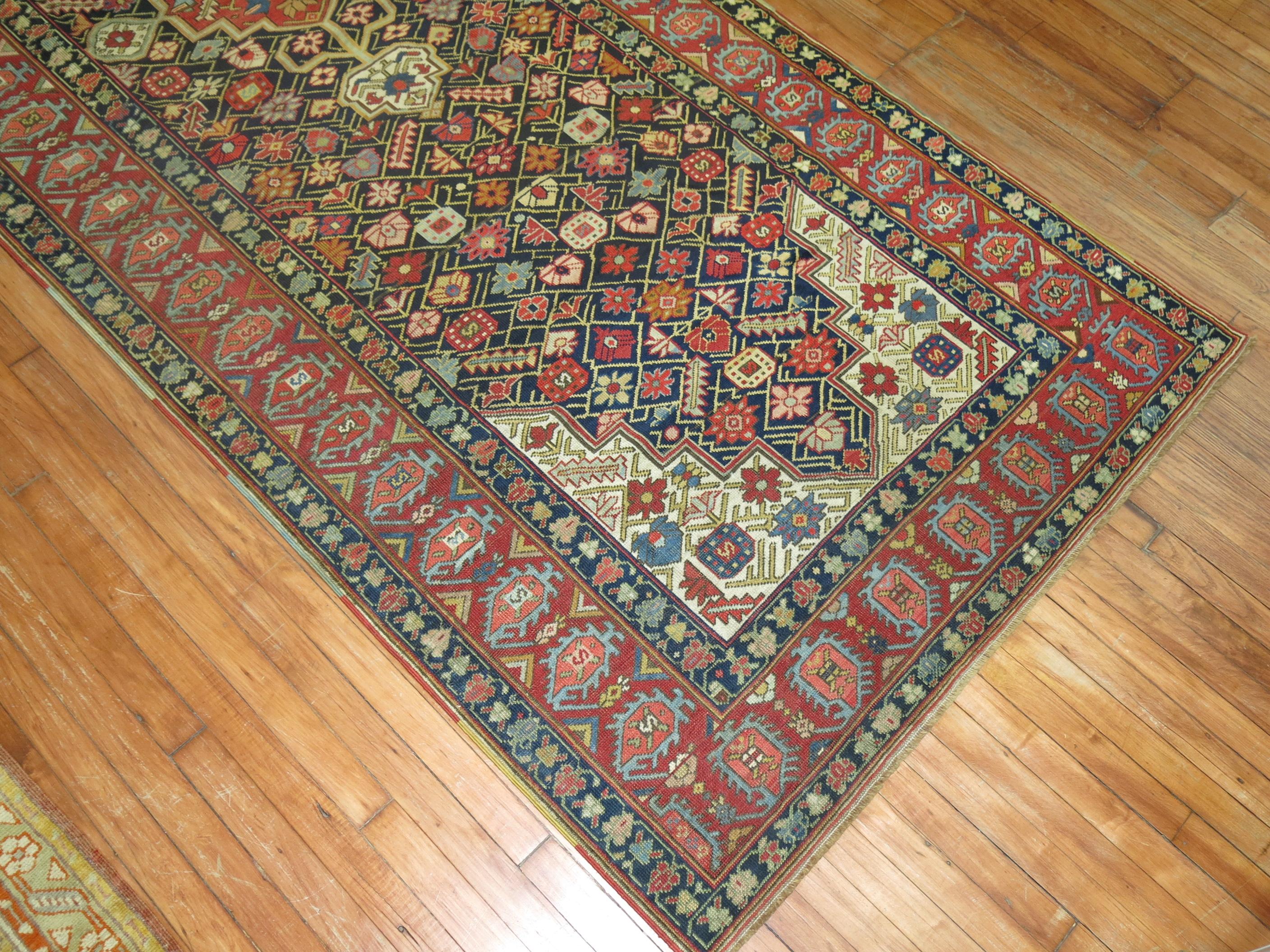 Tapis de couloir géométrique Karabagh Collection Zabihi Bon état - En vente à New York, NY
