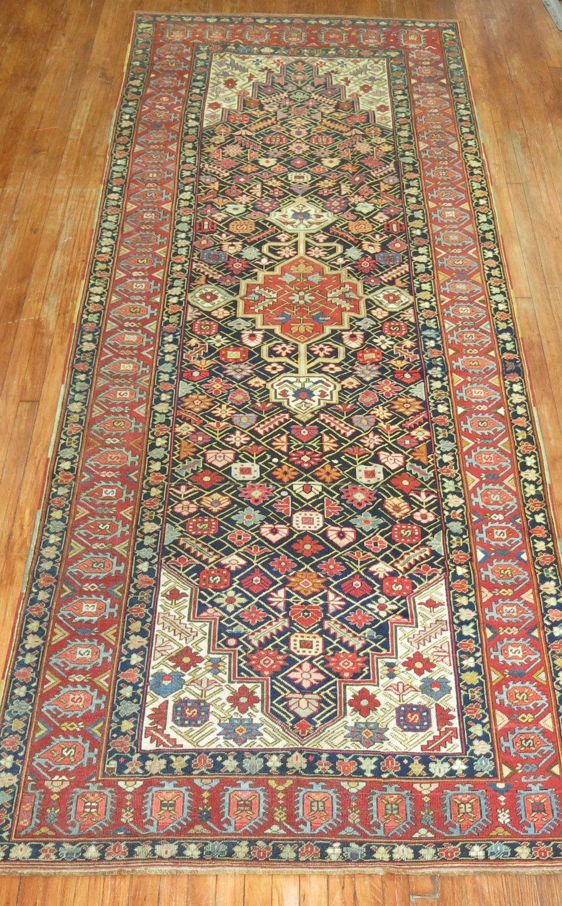 Tapis de couloir géométrique Karabagh Collection Zabihi en vente 1