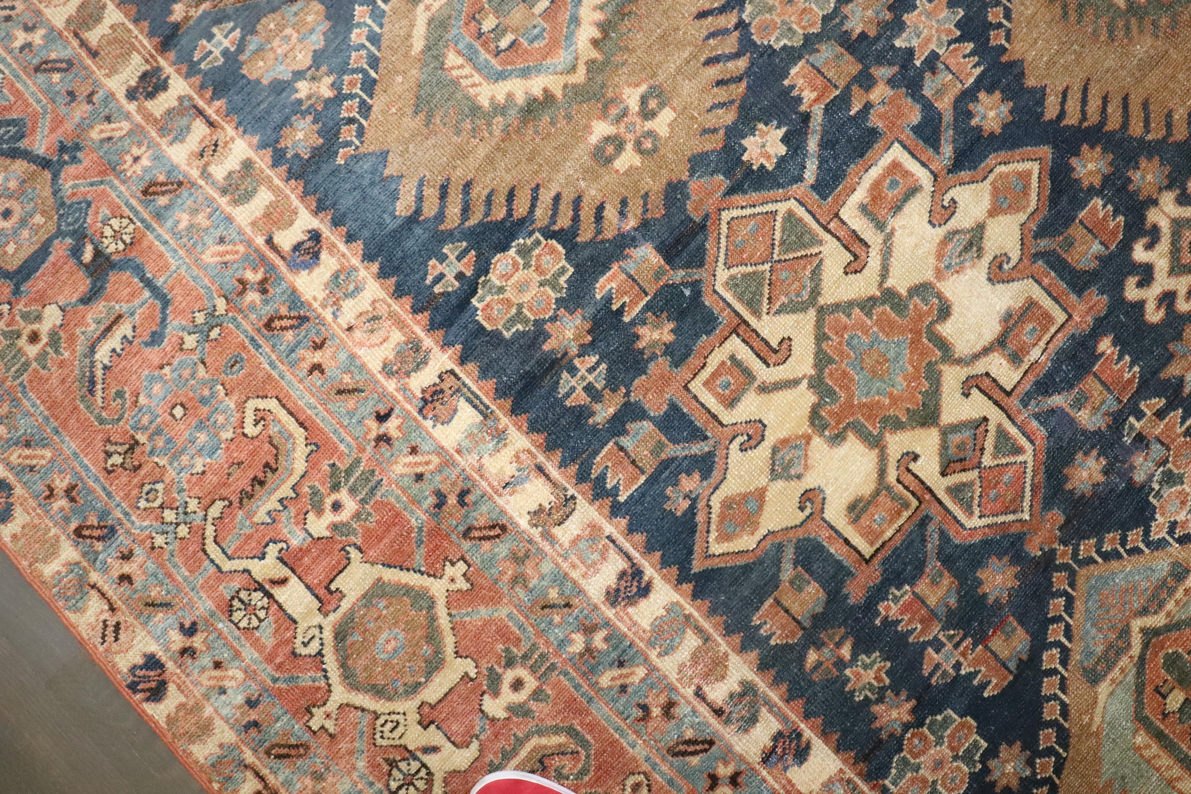 Zabihi Collection Geometric Oversize Persian Antique Heriz Rug im Angebot 4
