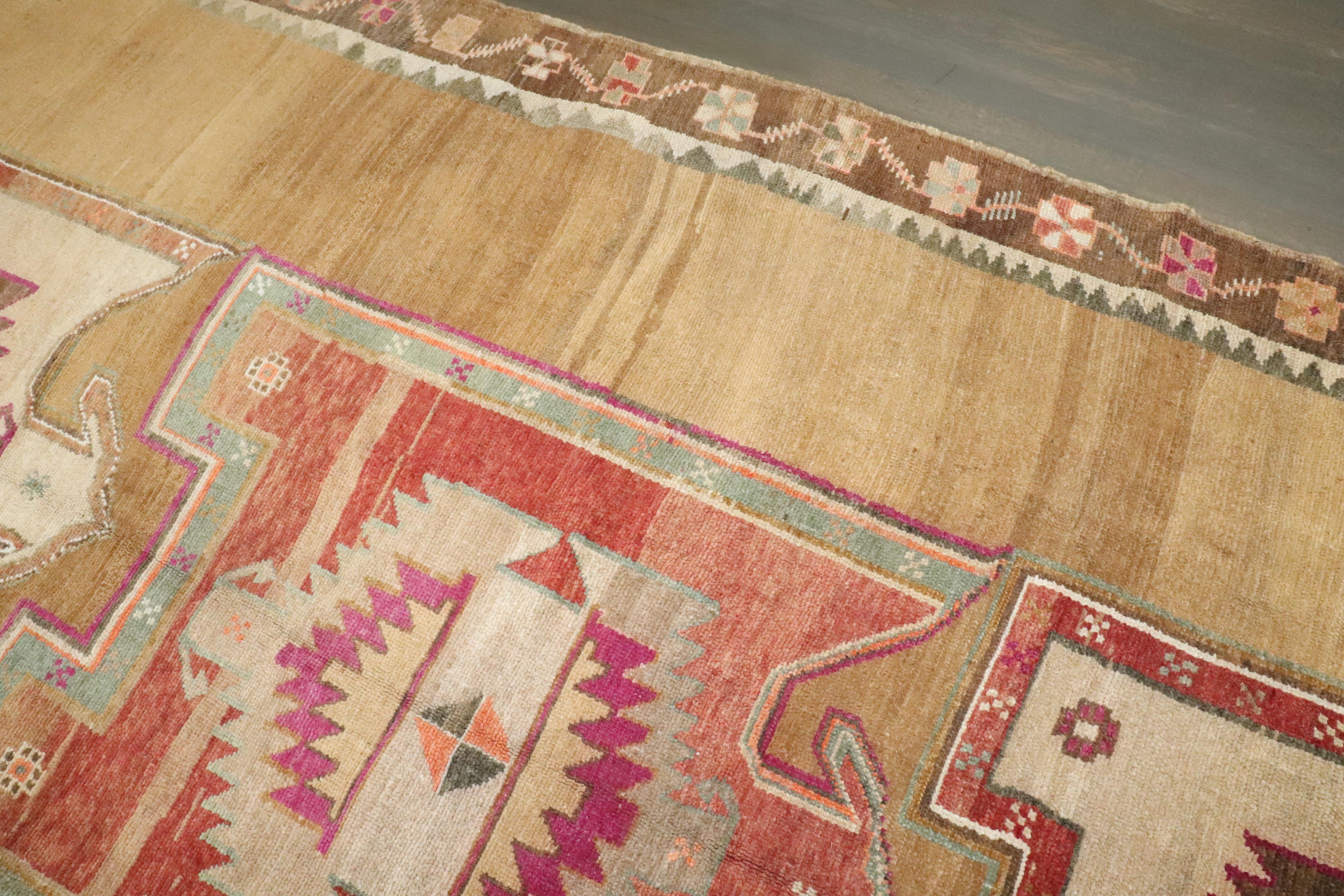 ein Tribal-Kars-Teppich in Galeriegröße aus der Mitte des 20.

Einzelheiten
Teppich nein.	j4671
Größe	6' 6