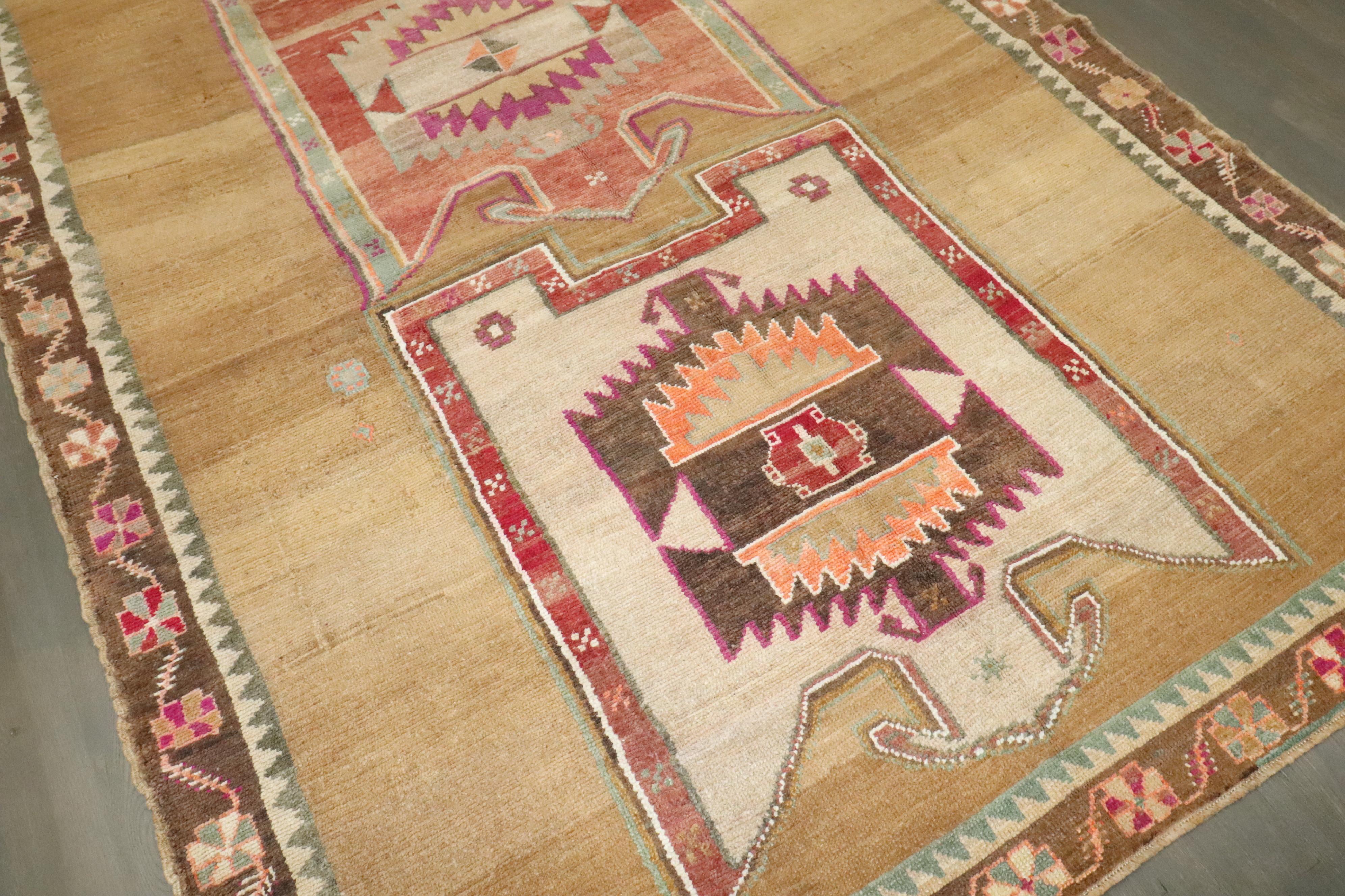 Zabihi Collection Geometric Tribal Turkish Gallery Runner im Zustand „Gut“ im Angebot in New York, NY