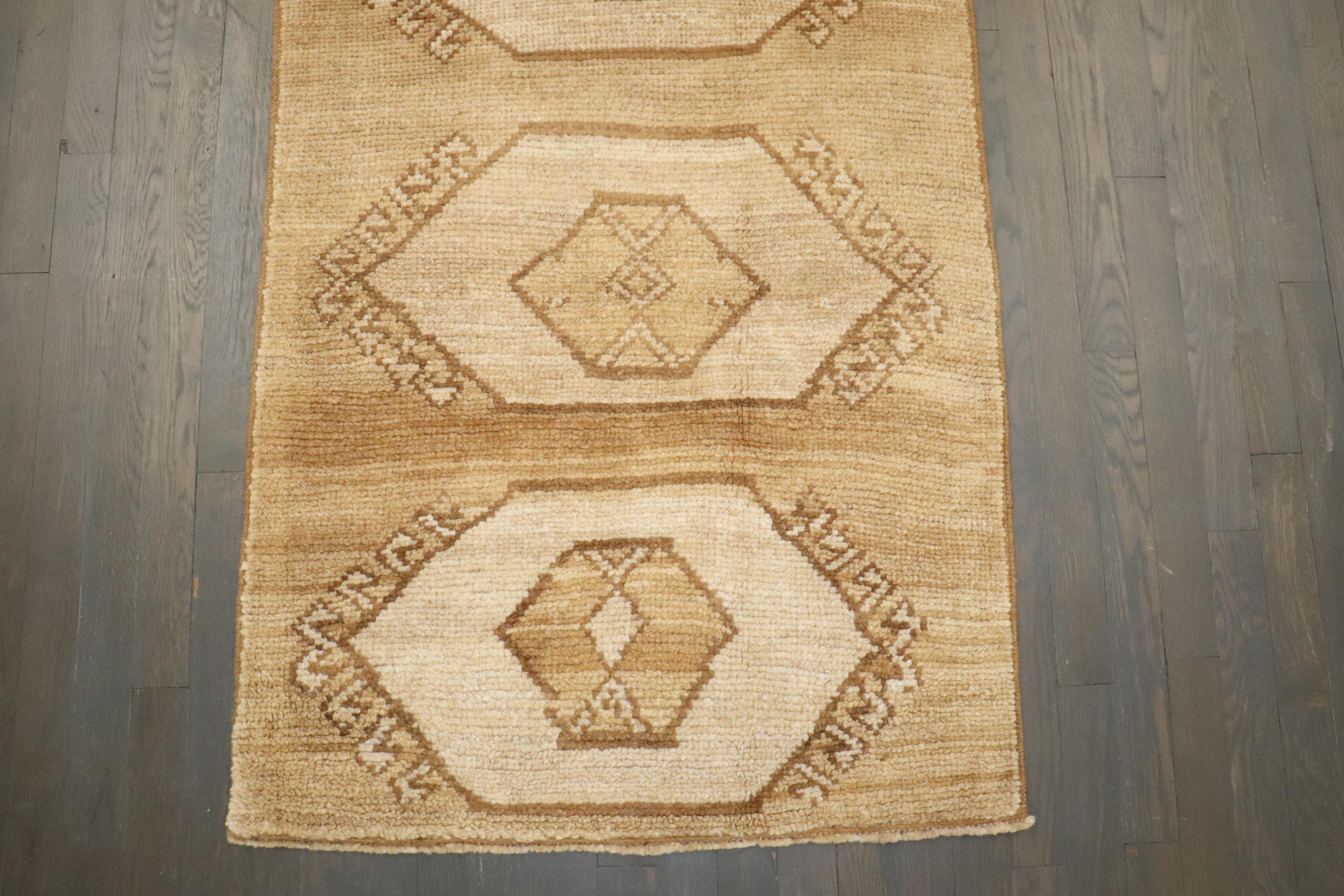 Runner turco a colori neutri della metà del XX secolo

Dettagli
rug no.	j4328
dimensione	2' 7