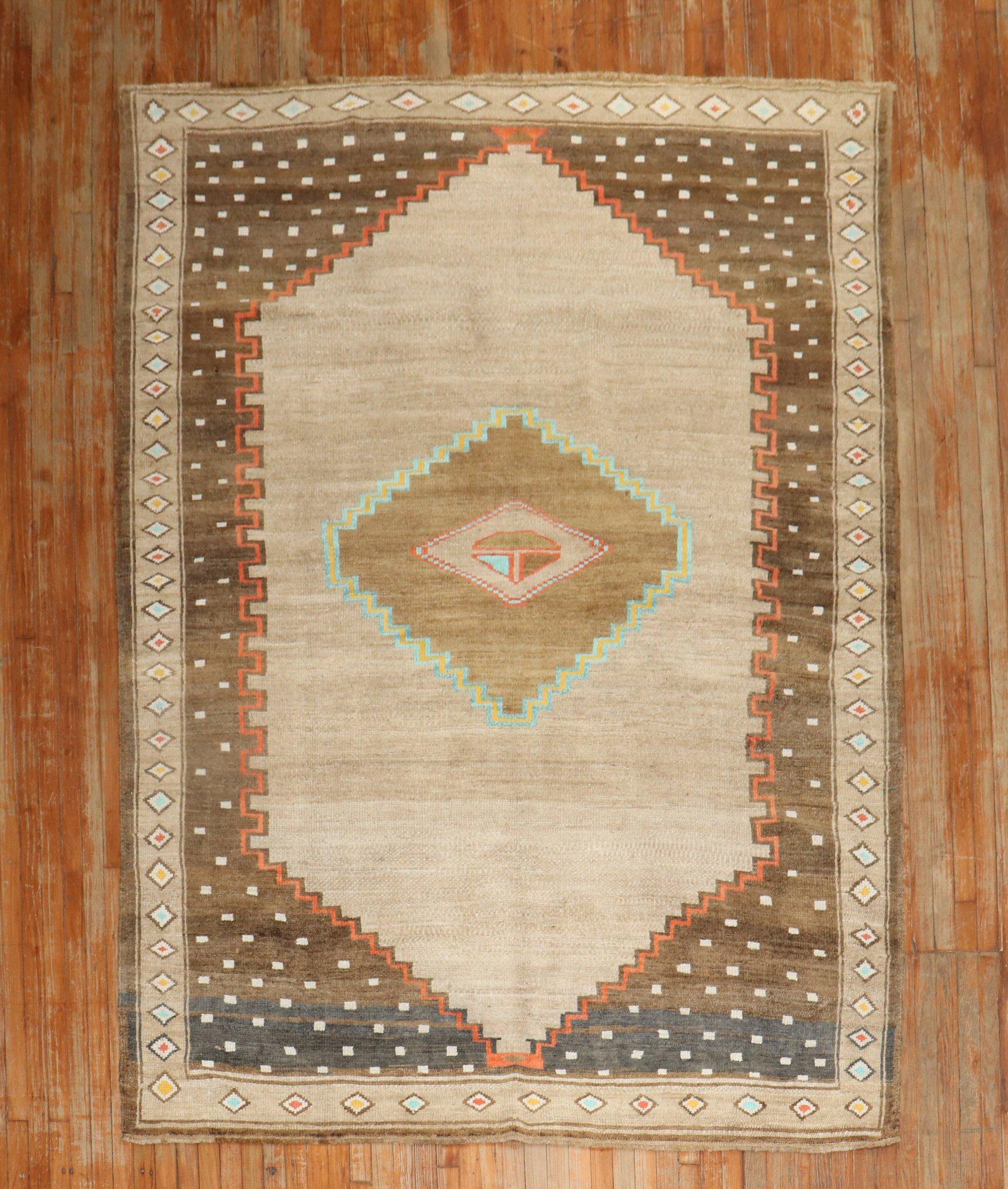 A small room-size geometric Turkish rug

Measures: 6'10'' x 9'4