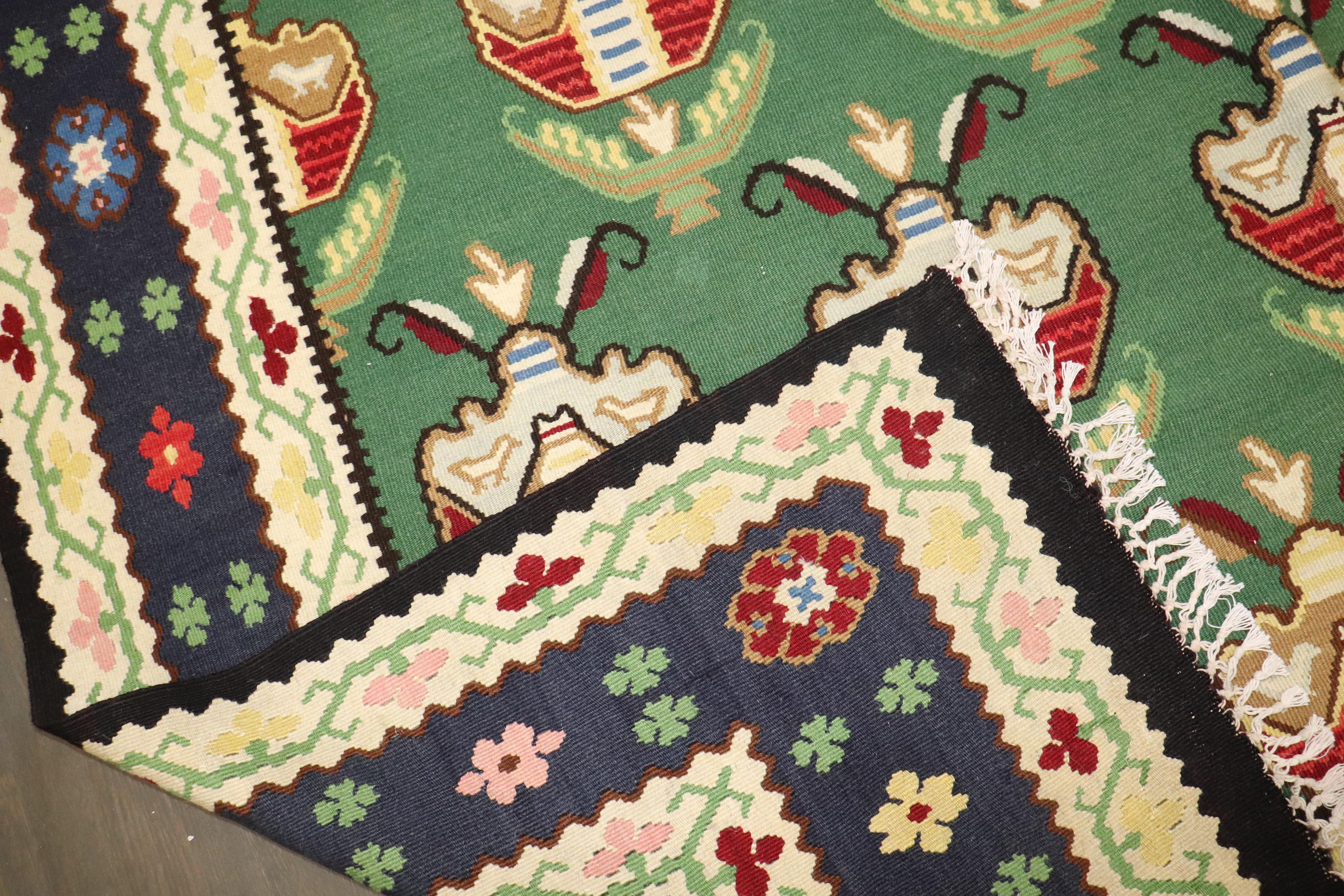 Annodato a mano Kilim verde di Besserabian della collezione Zabihi in vendita