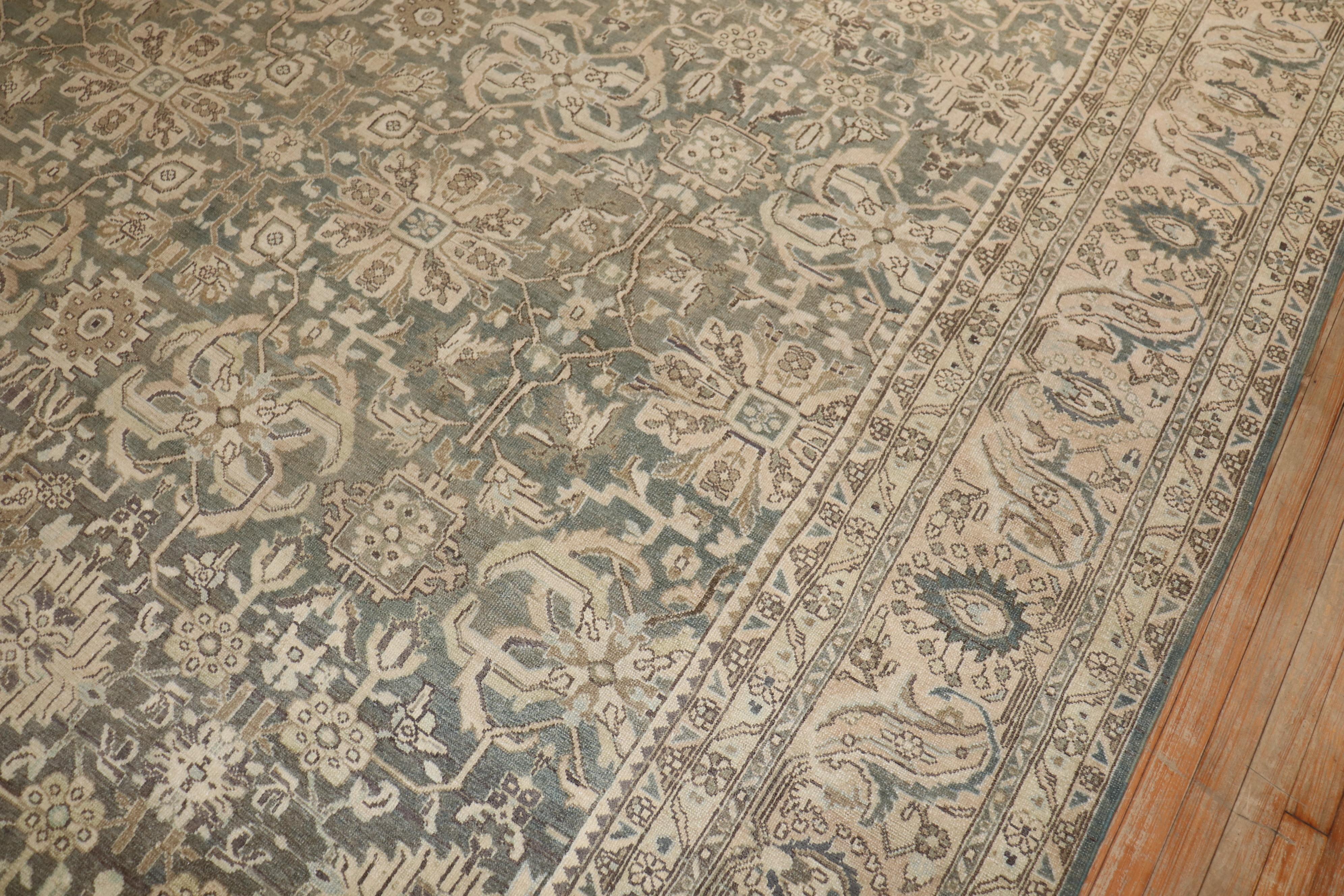 Zabihi Collection Grün Braun Raumgröße Persischer Malayer Teppich (Mitte des 20. Jahrhunderts) im Angebot