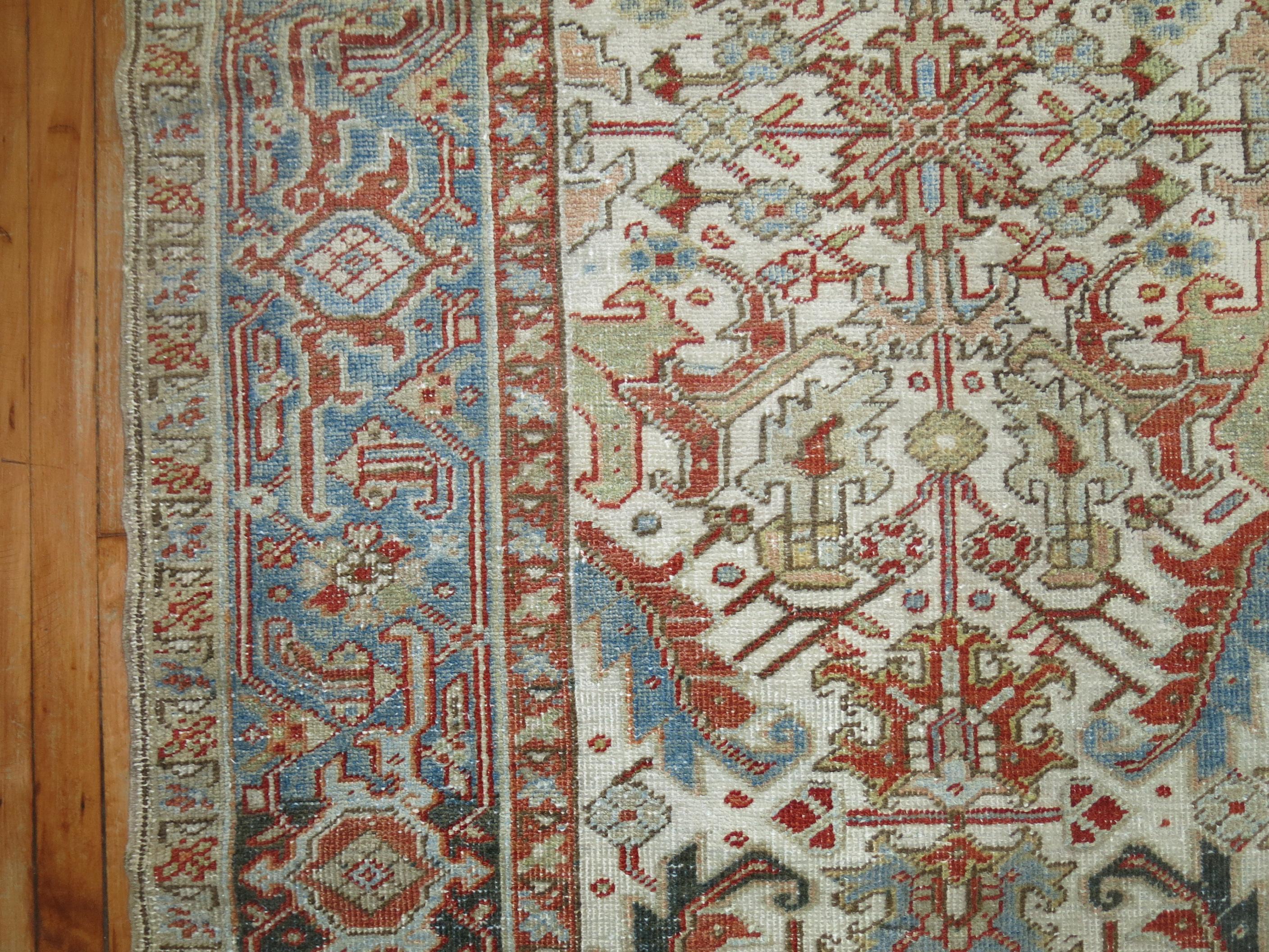 Zabihi Collection Ivory Antique Persian Heriz Rug In Good Condition For Sale In New York, NY