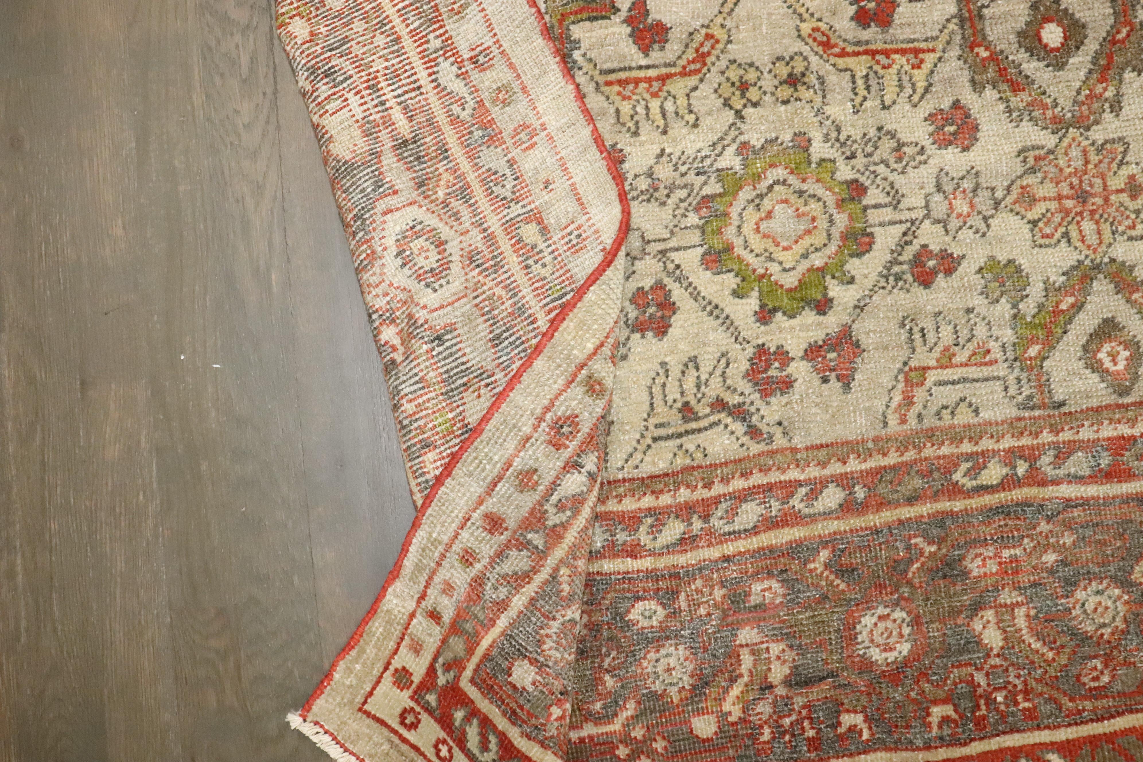 Zabihi Collection Elfenbein Antiker Persischer Mahal Teppich (Wolle) im Angebot