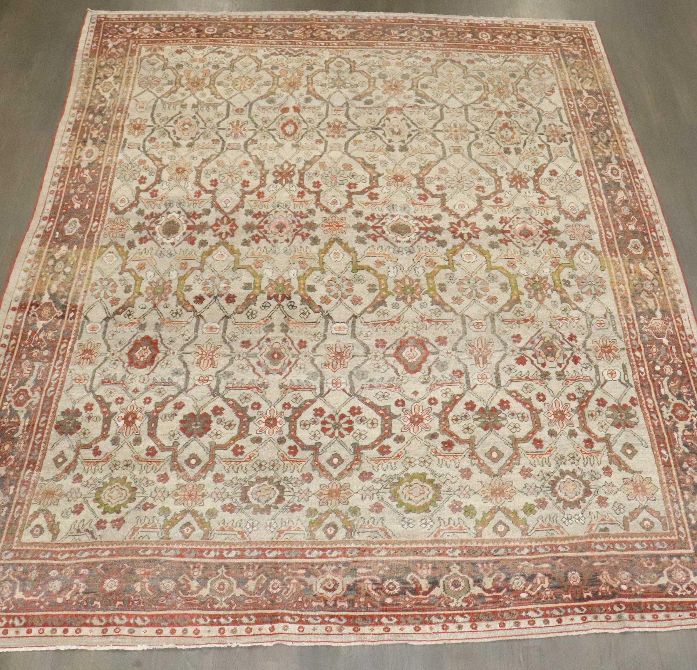 Zabihi Collection Elfenbein Antiker Persischer Mahal Teppich im Angebot 1